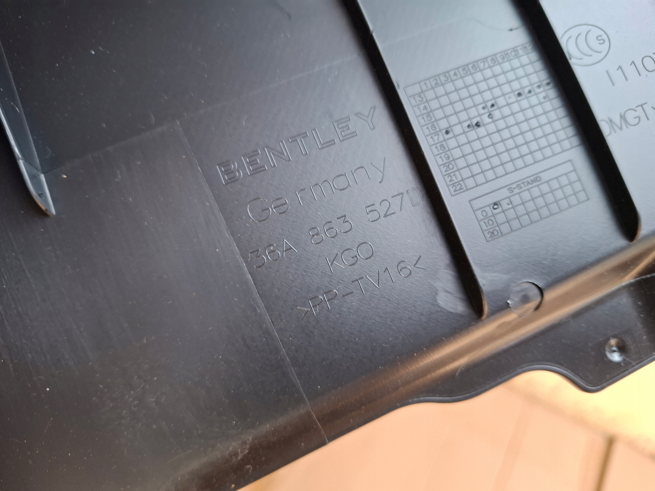 BENTLEY BENTAYGA 36A cover plastic boot left 36A863527