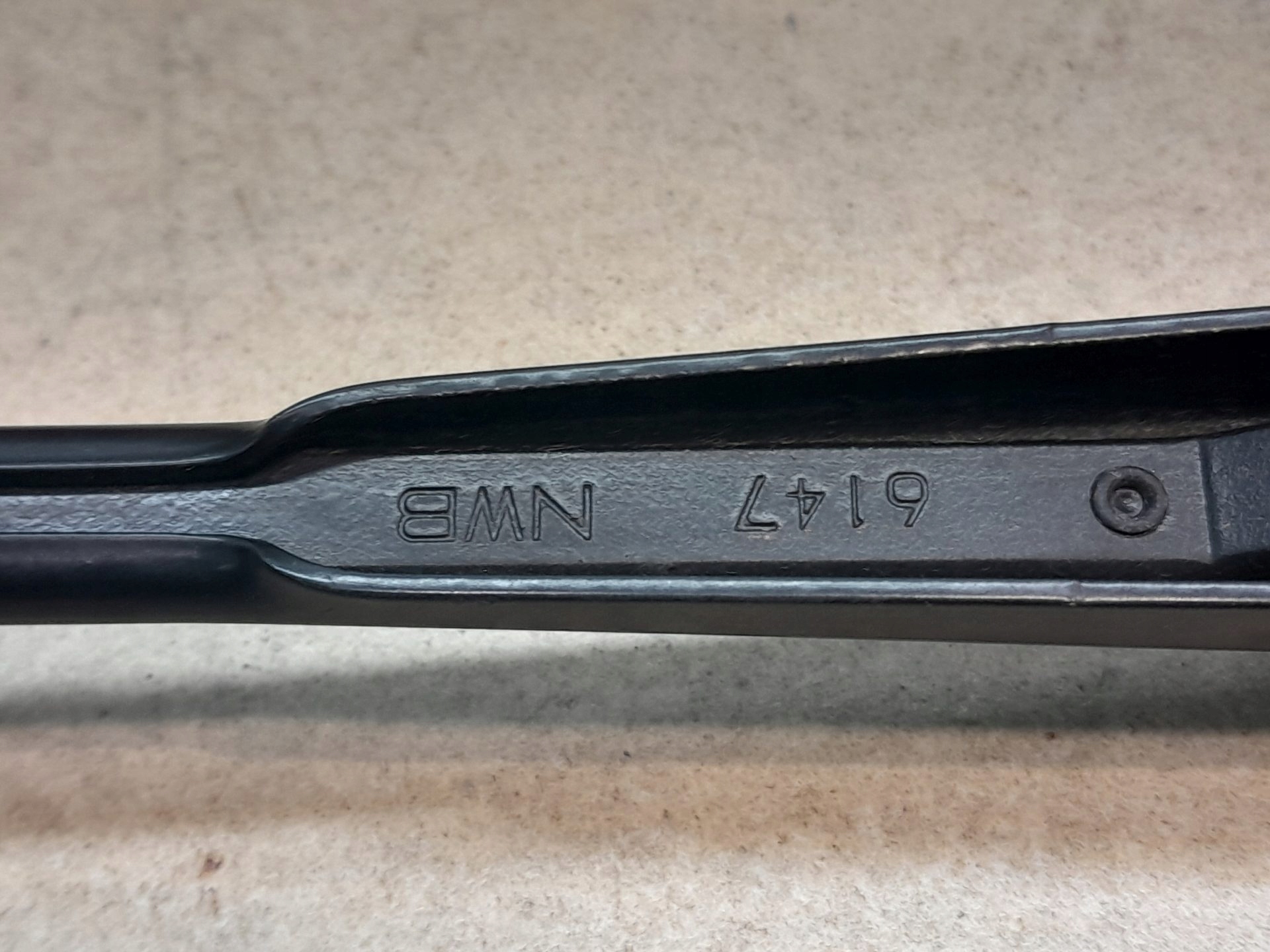 wiper arm front CHRYSLER PT CRUISER 6147NWB