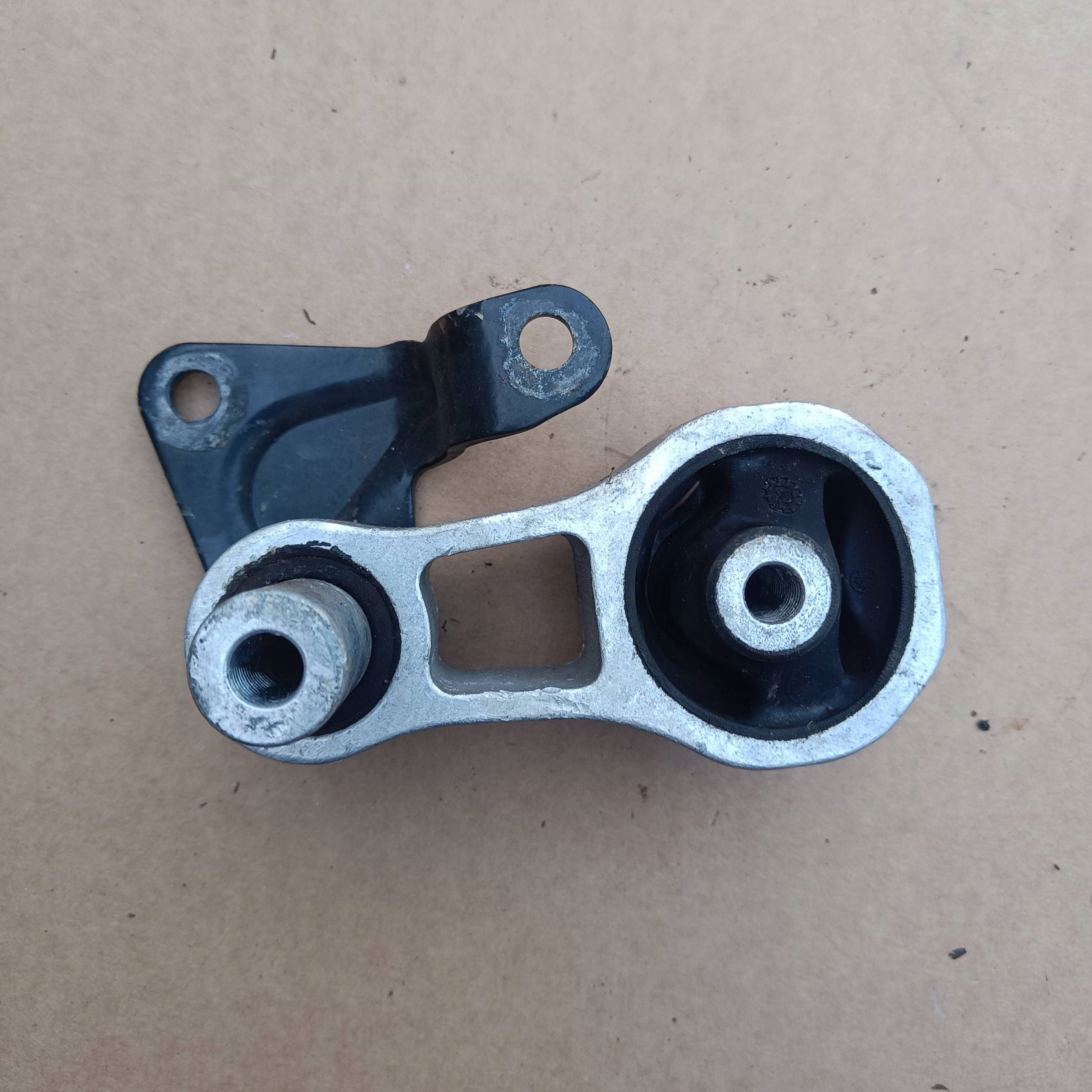 Ford Fiesta 2013 supporto / staffa cambio ingranaggi