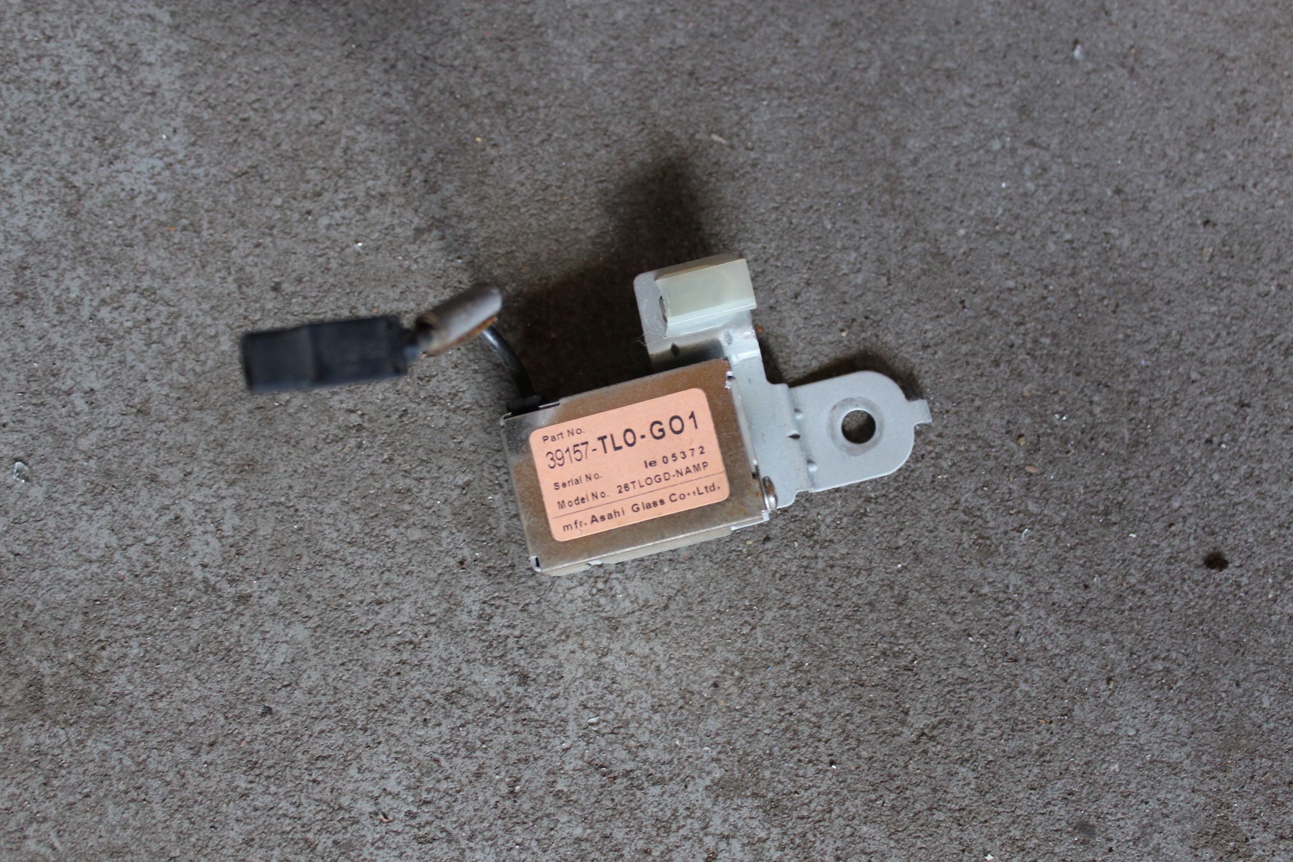 HONDA ACCORD VIII WZMACNIACZ ANTENY