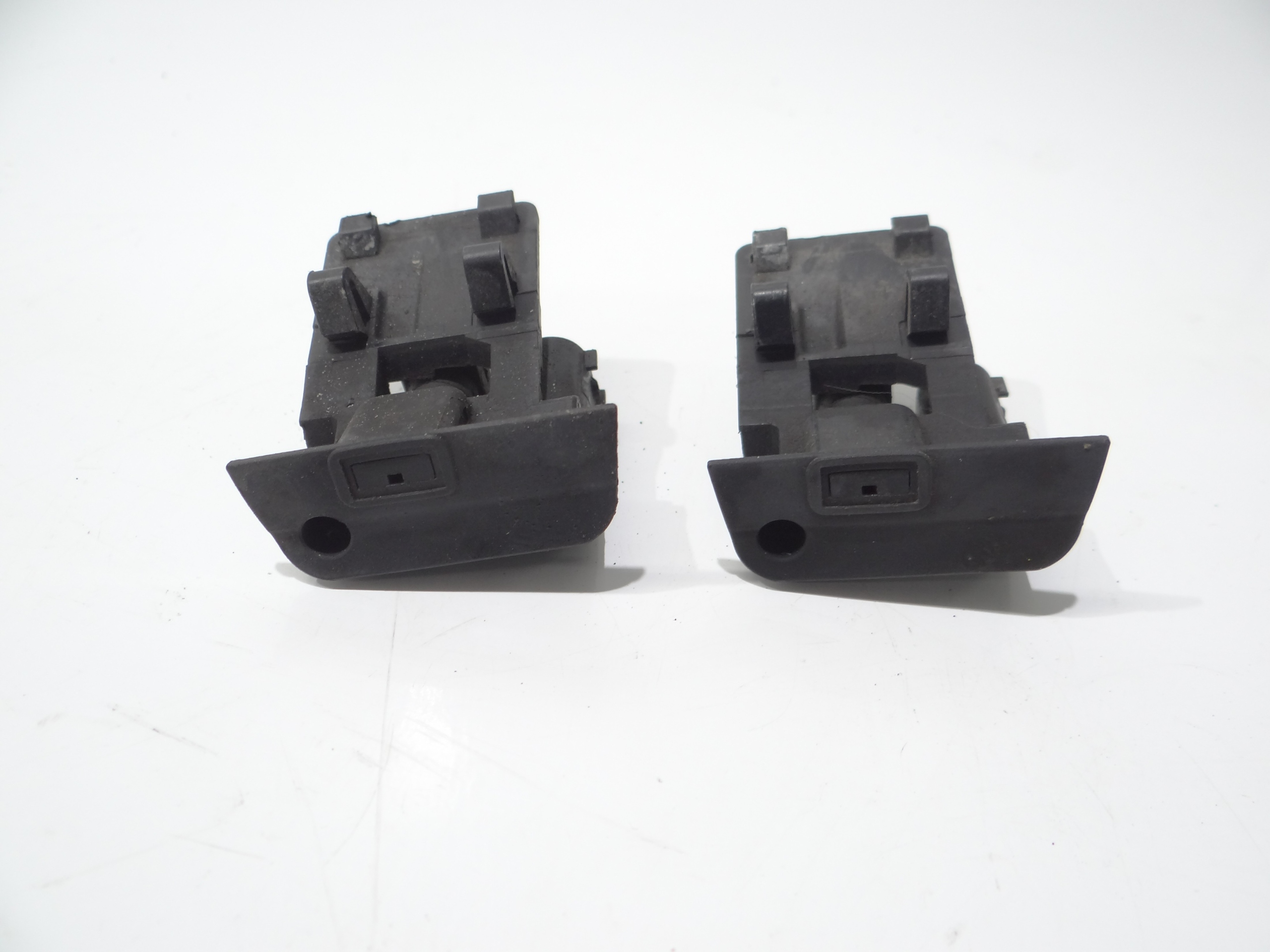 DYSZA SPRYSKIWACZ MASKI BMW X1 E84