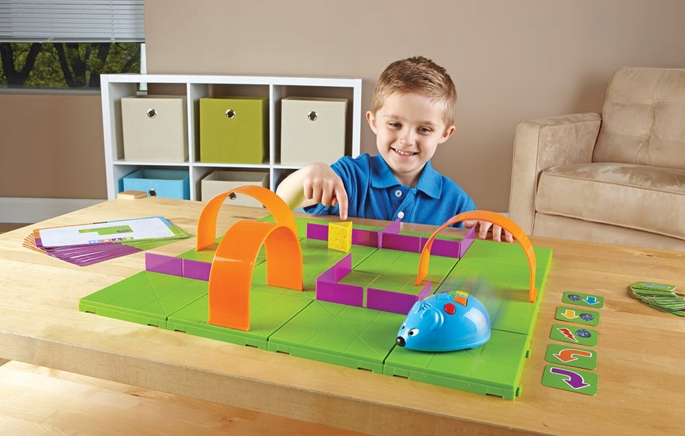 LEARNING RESOURCES ZESTAW ROBOT MYSZKA DO NAUKI PROGRAMOWANIA LABIRYNT 83EL Wiek dziecka 4 lata +
