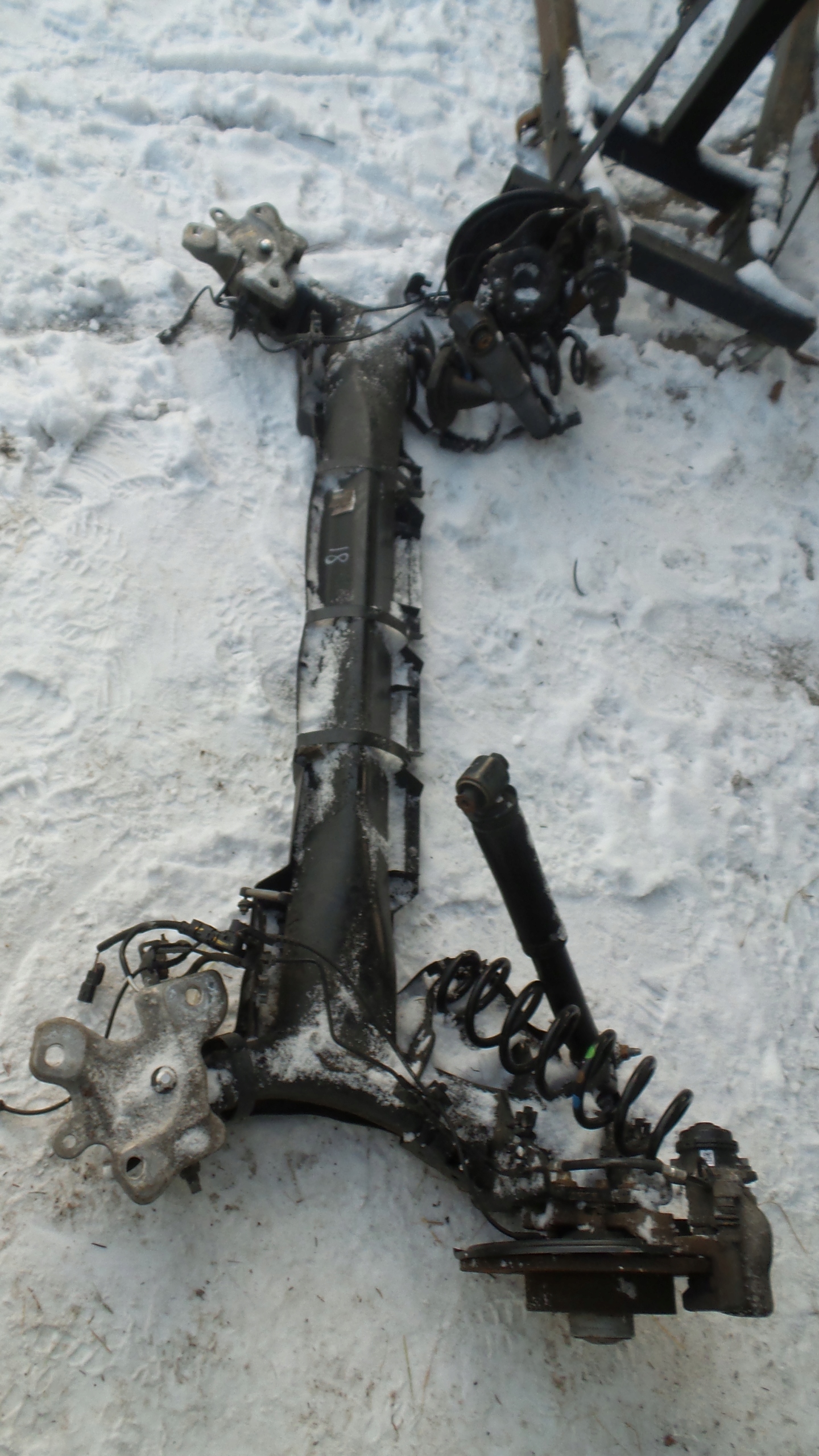 ZAWIESZENIE TYŁ RENAULT TALISMAN 1.2 KOMBI ZACISKI SANKI TYŁ Numer katalogowy części 8201582635