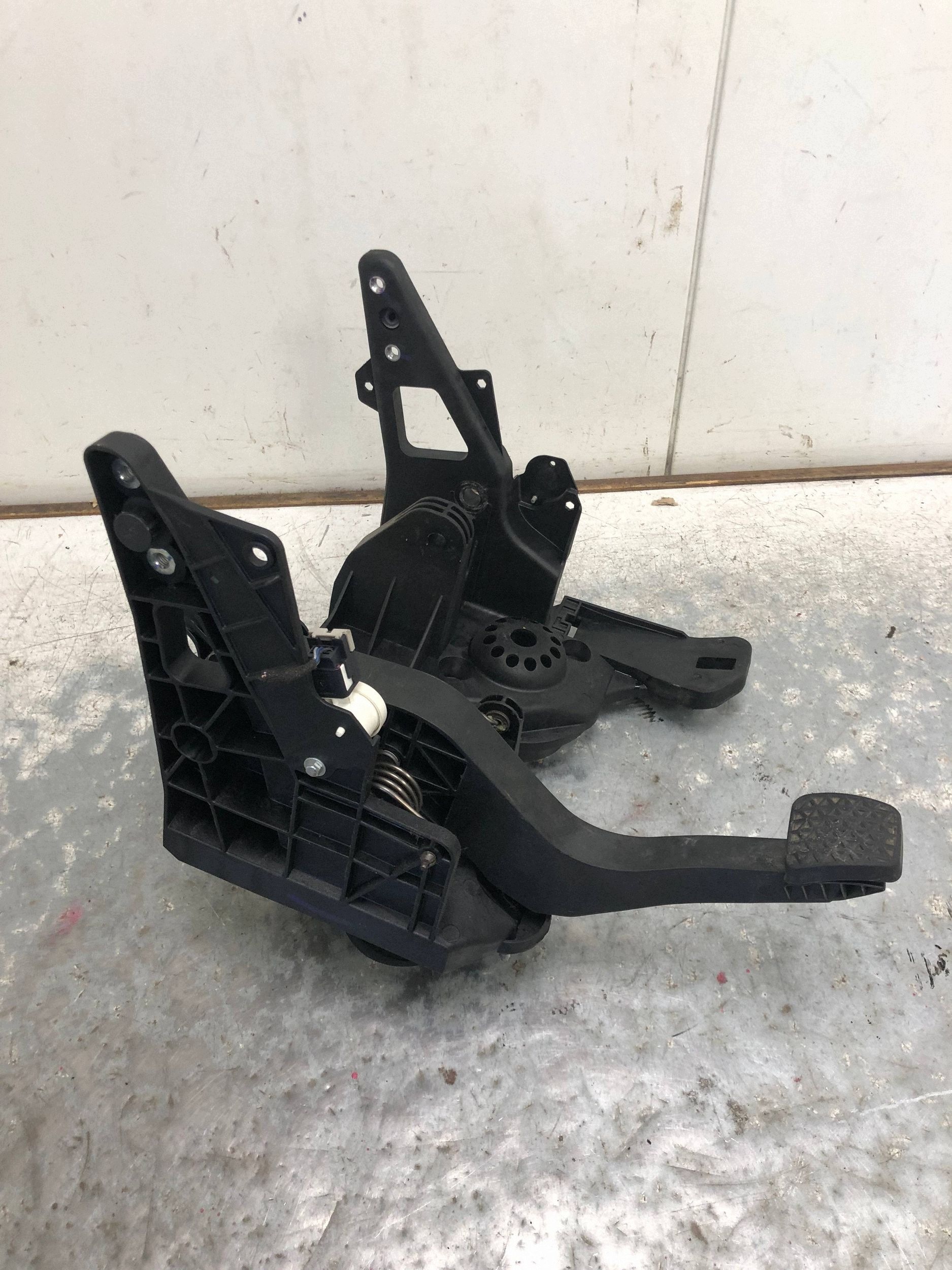 clutch pedal support OPEL ASTRA K KOMBI 39094153