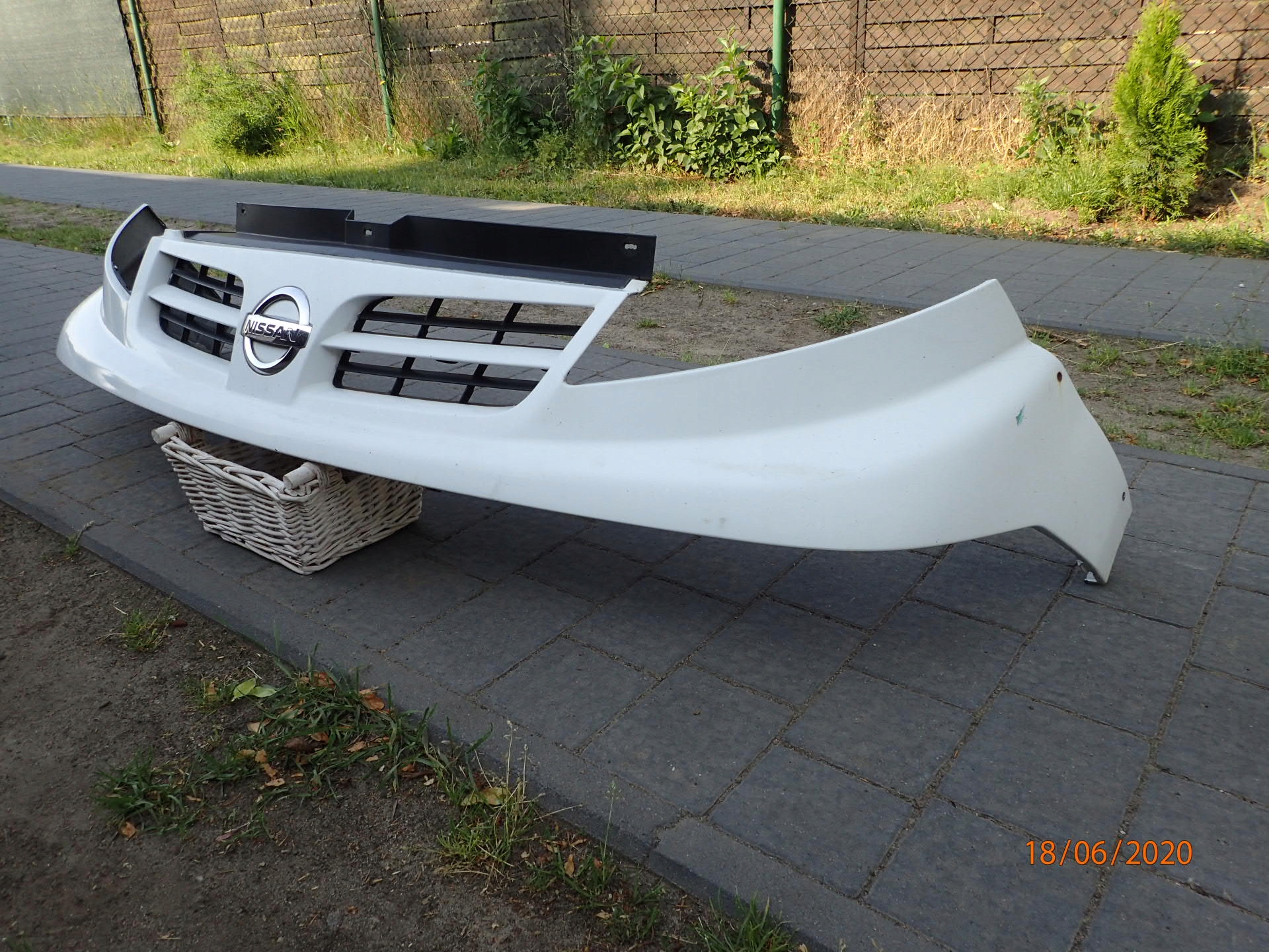 nissan PRIMASTAR 06-14 решетка радиатора