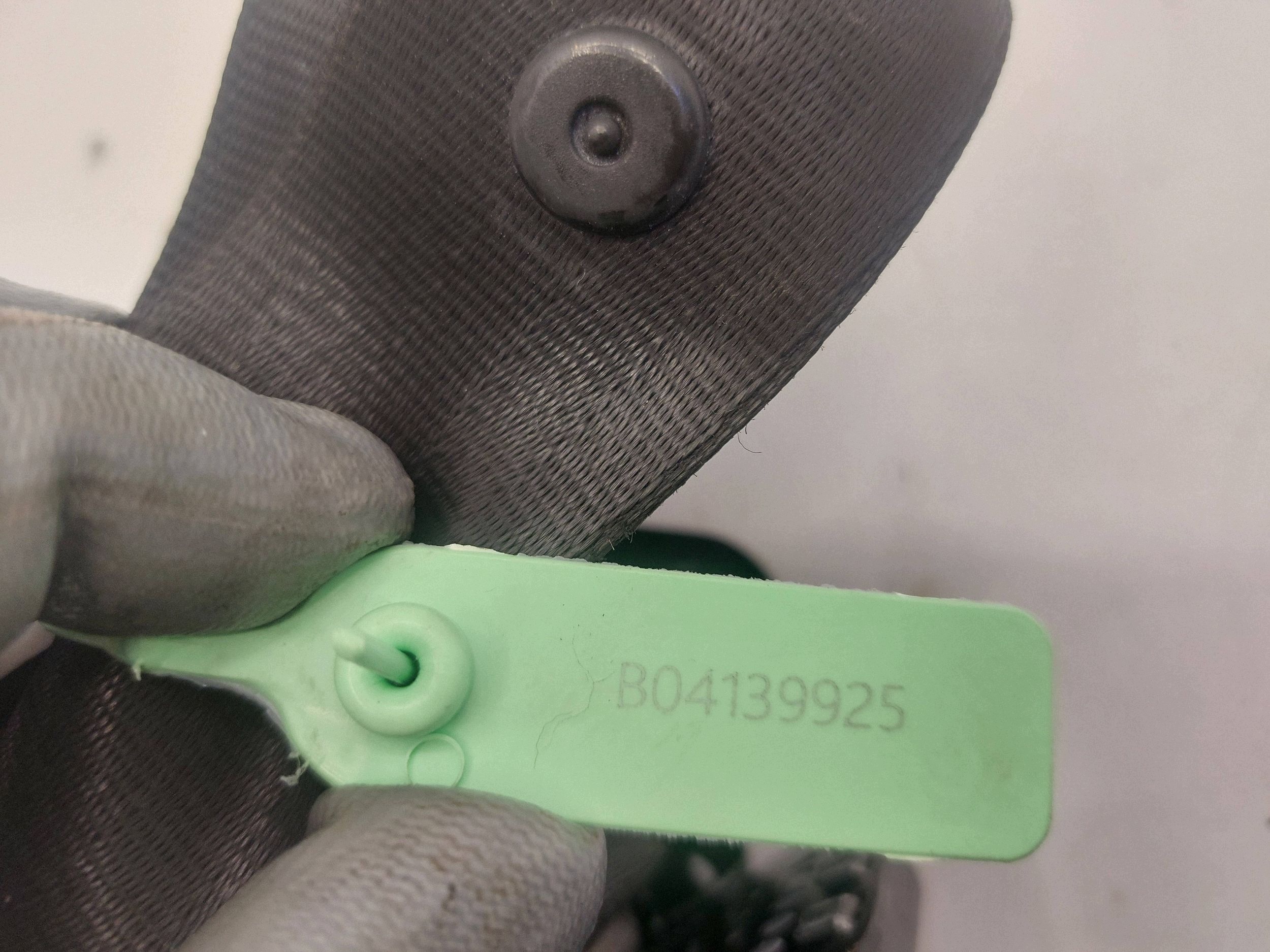 AUDI Q3 and 8U 11-14r seat belt left front 8U0857705A