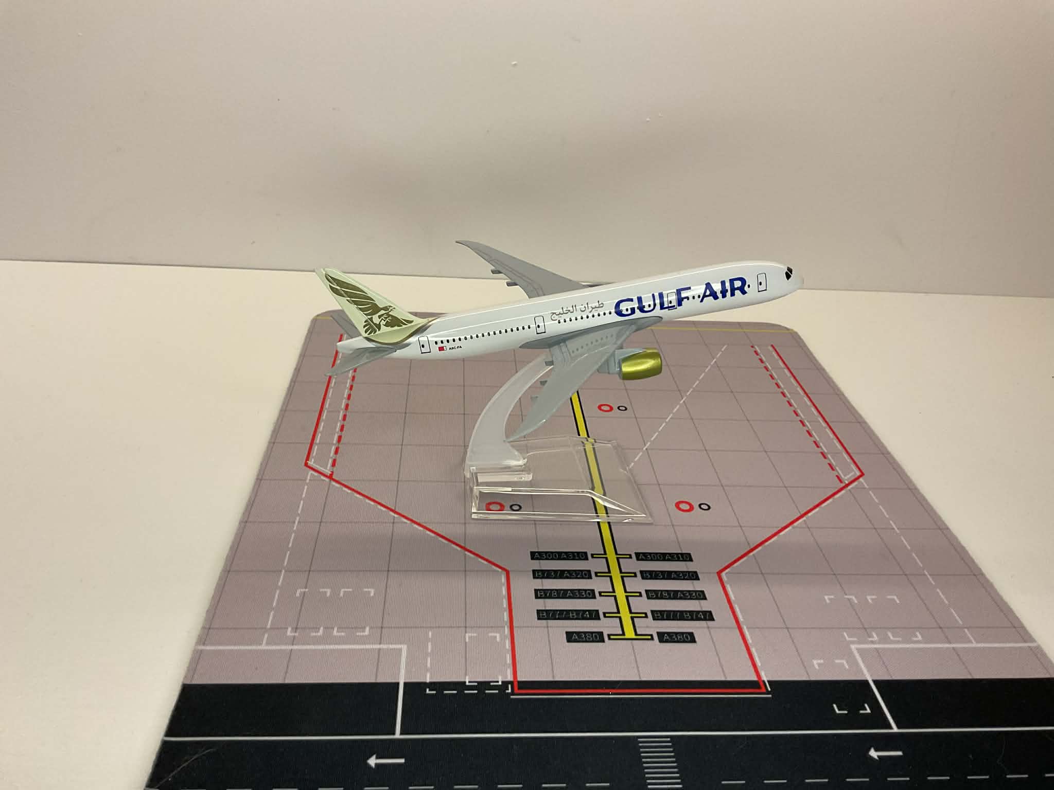 Model samolotu Boeing B787 Gulf Air