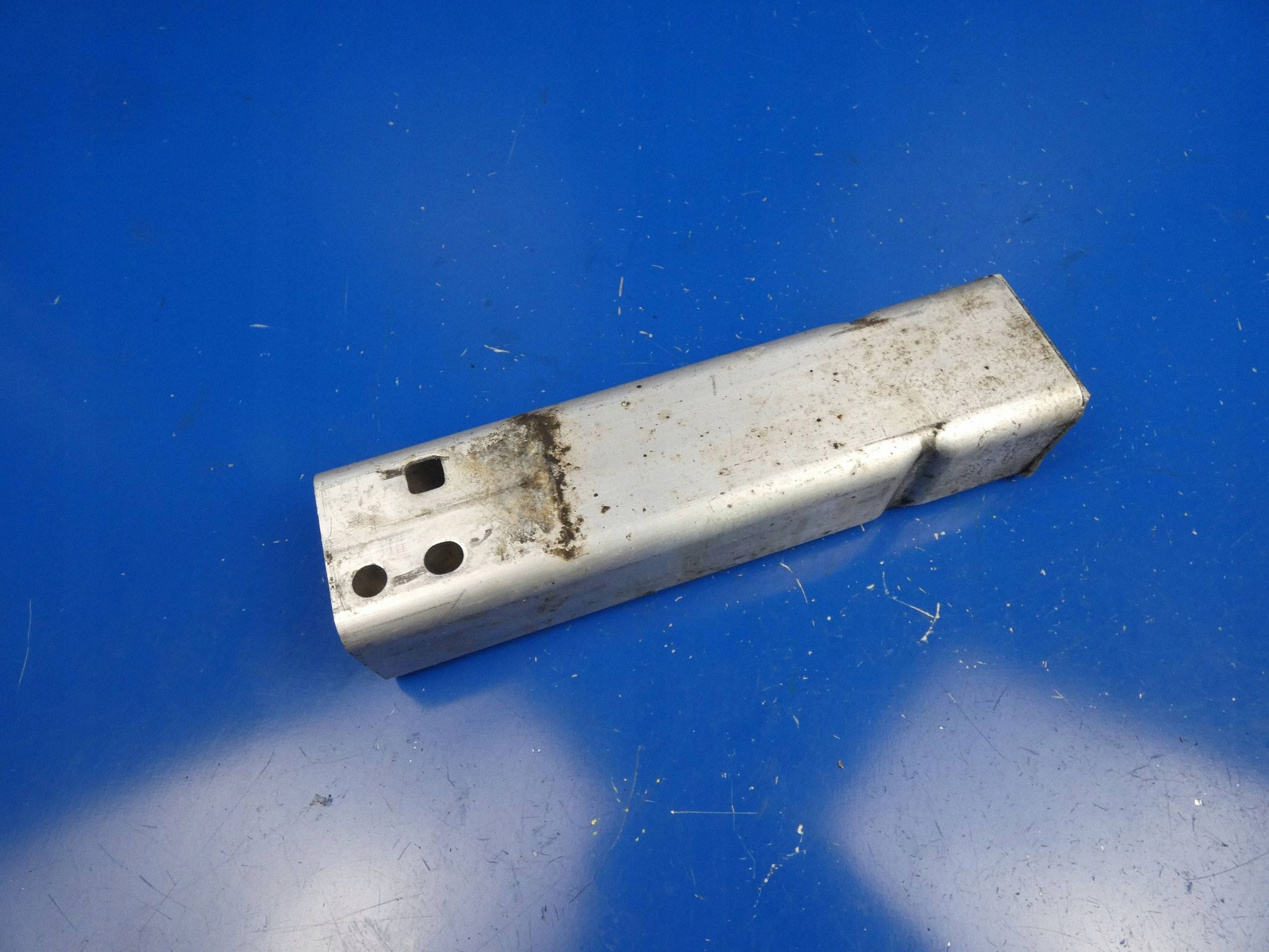 MERCEDES C KLASA W205 console beam tip lower left right front