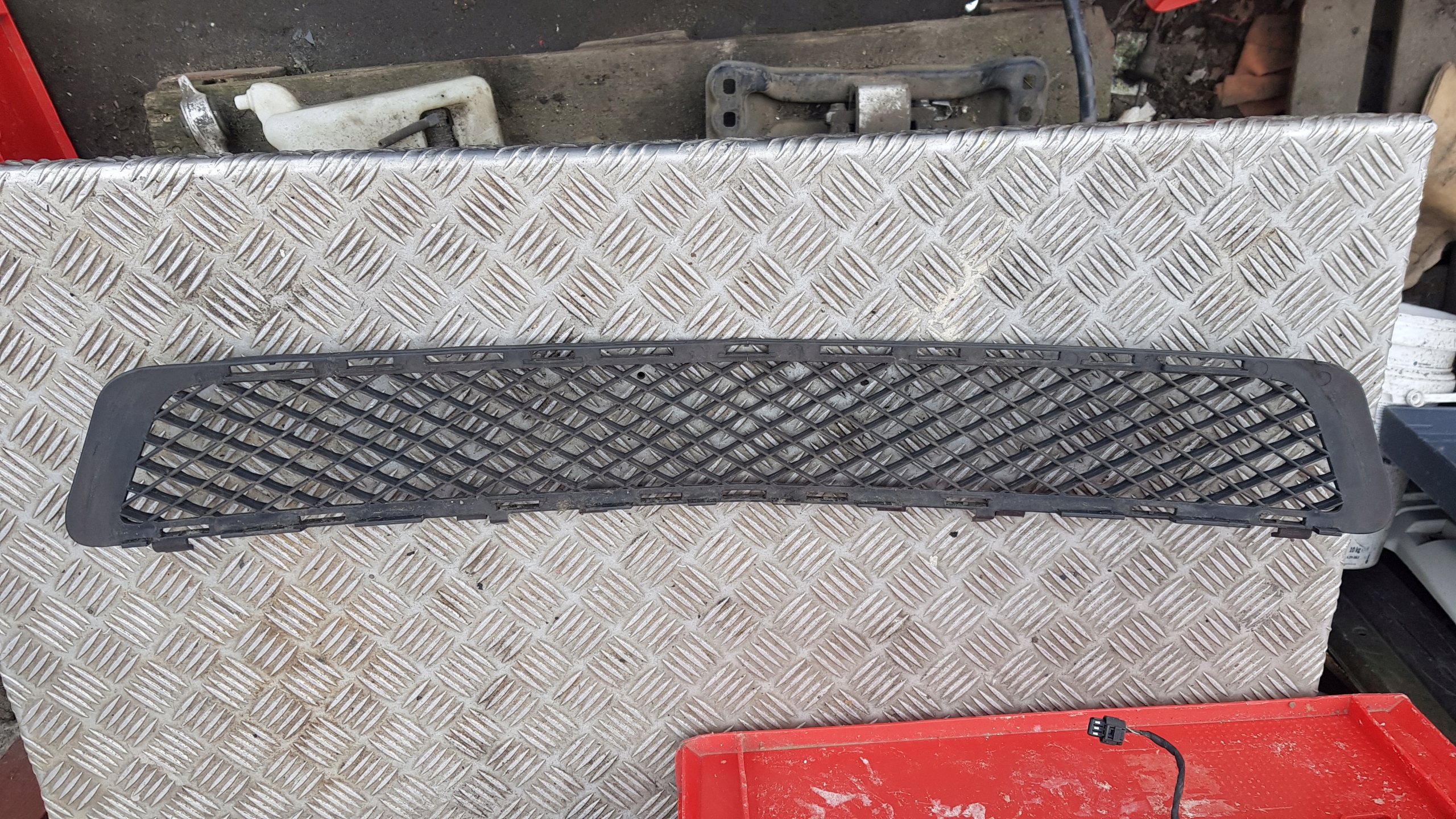 MERCEDES W212 grid of a bumper front