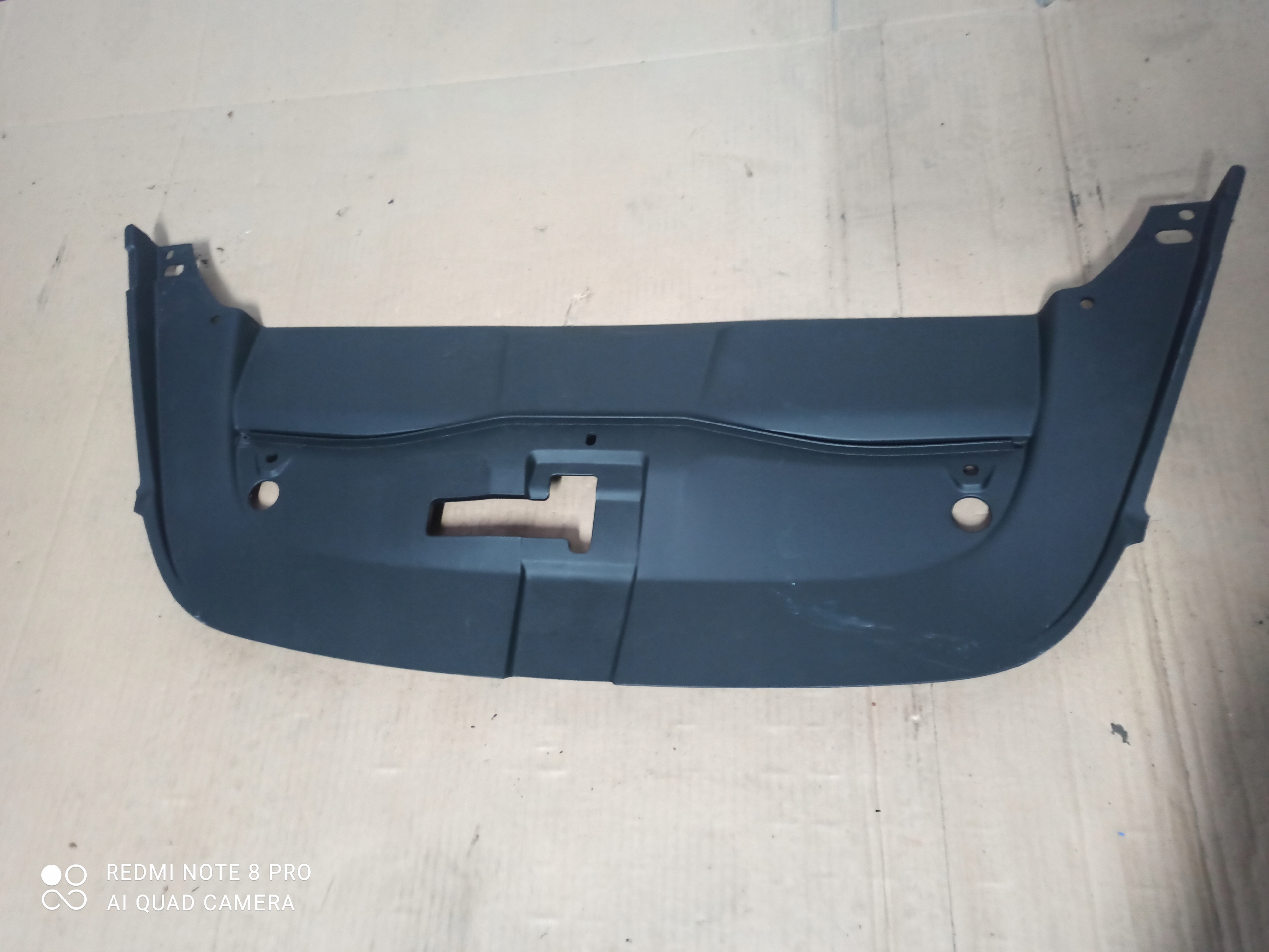 OSŁONA PASA PRZEDNIEGO PORSCHE CAYENNE 7P5805806B