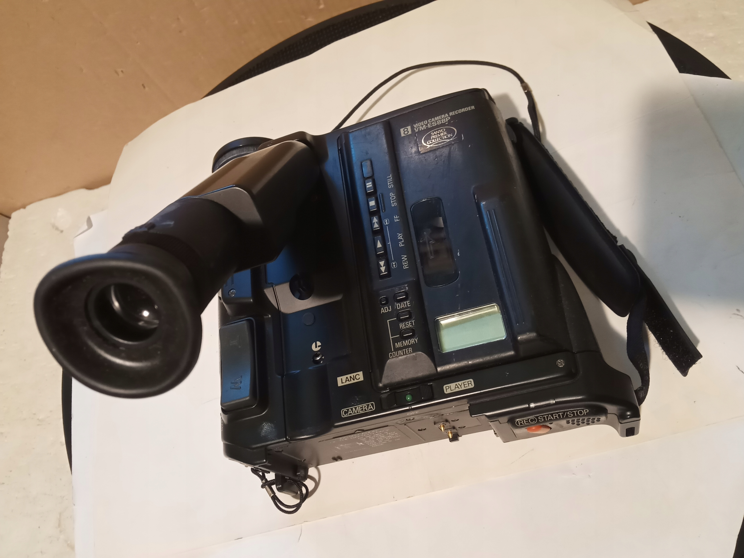 Аналоговая камера Sanyo VM-ES77P Video8