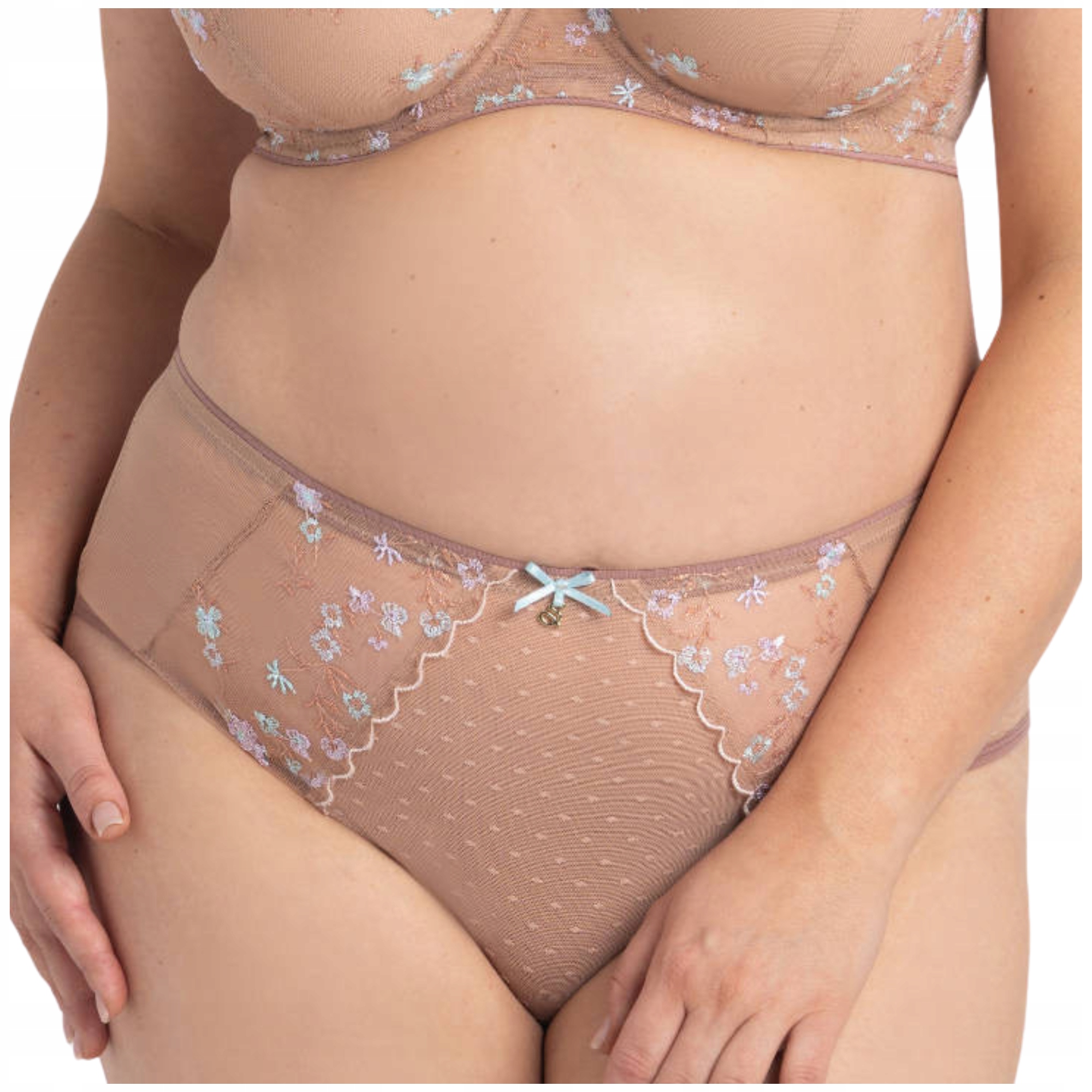 Kalhotky s výšivkou, pohodlné, klasické kalhotky Samanta Margaret B400 cappucino L