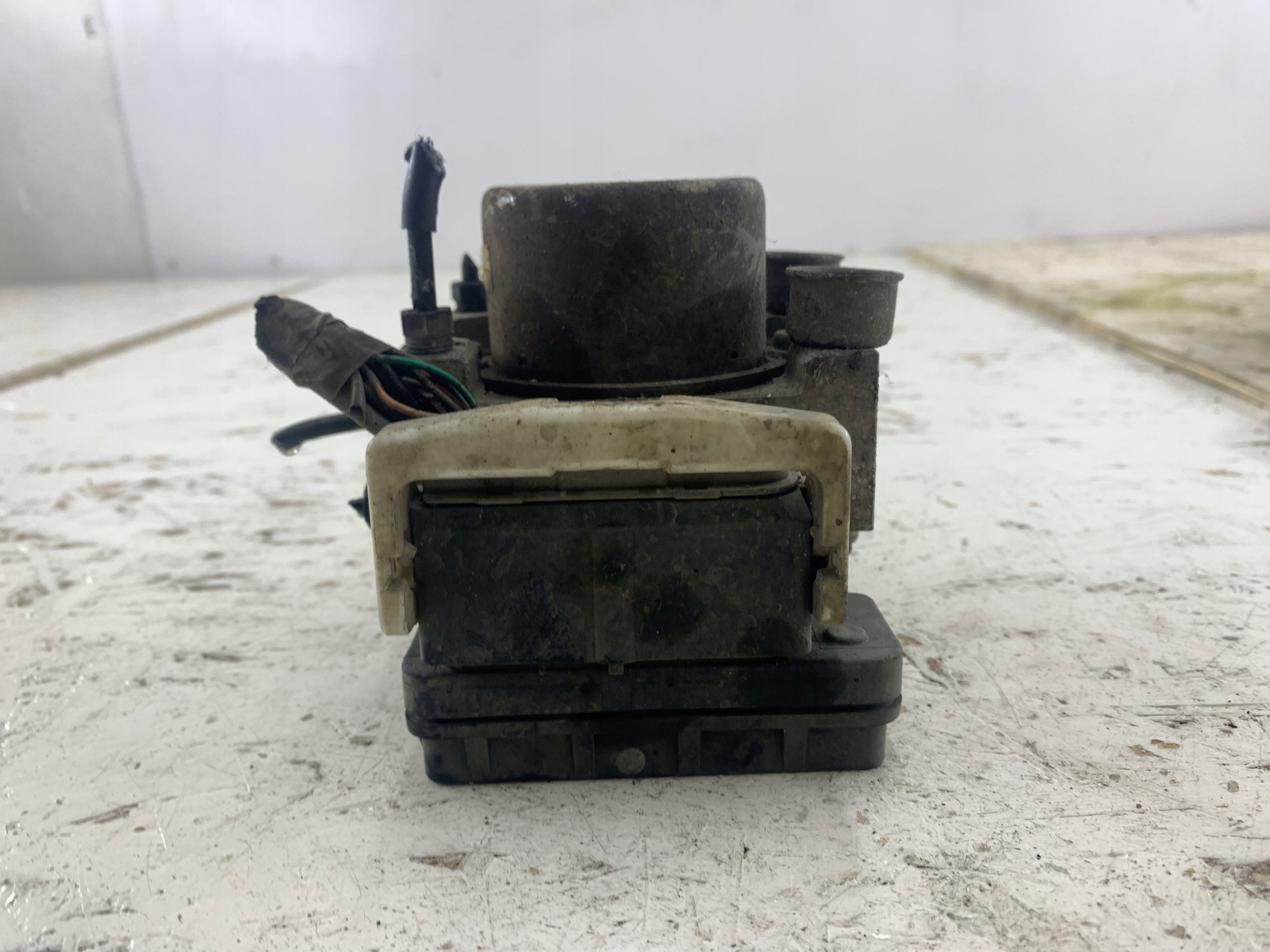 MAZDA 323F BJ Servofreno ABS B25F437A0