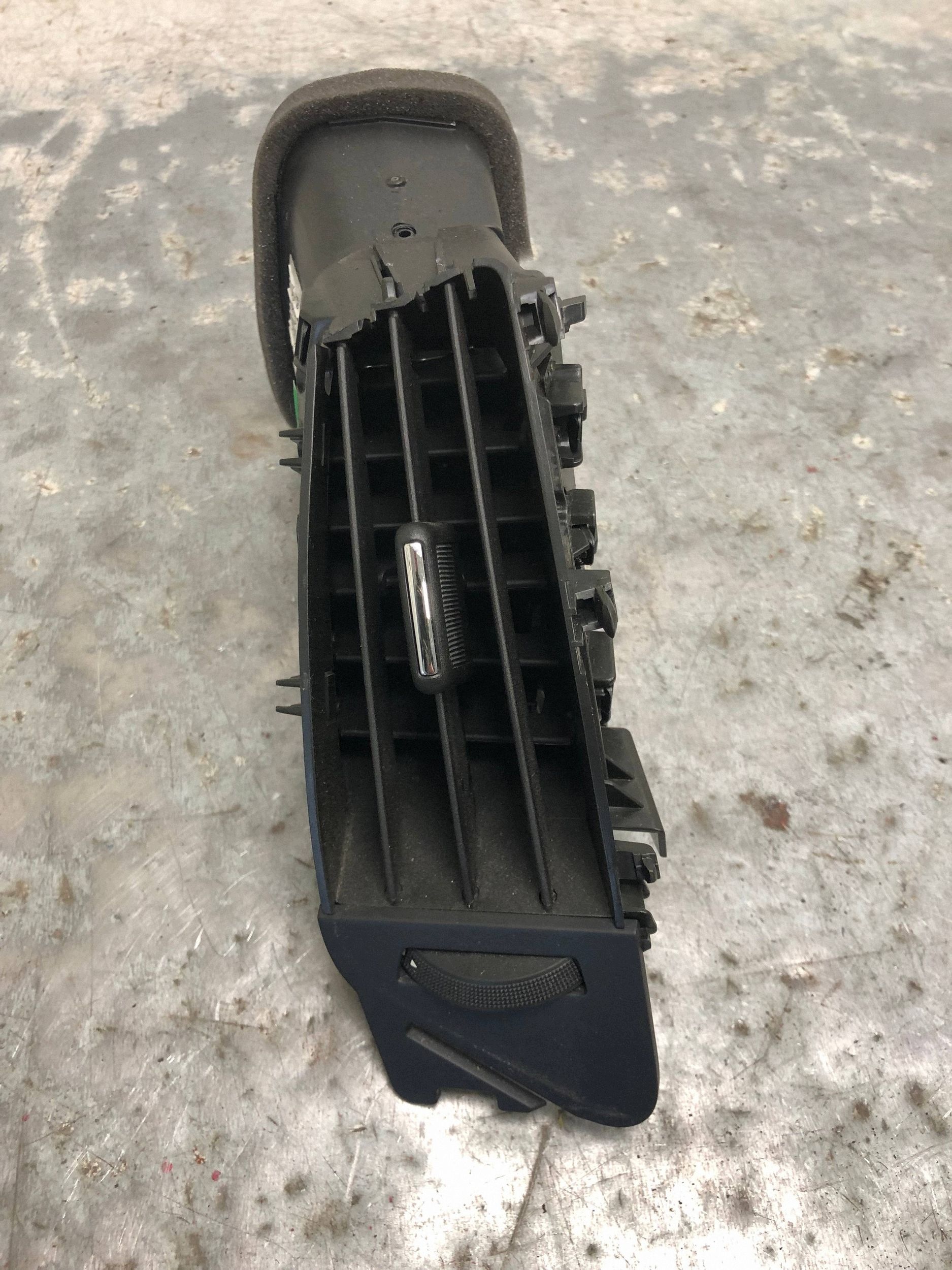 grid air conditioning devices left central OPEL ASTRA J KOMBI 13300564