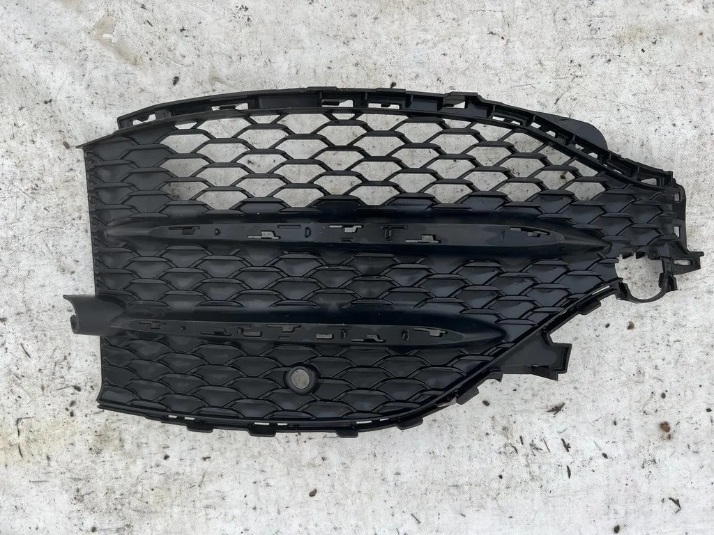 A1678857503 - РЕШЕТКА ПРАВАЯ MERCEDES GLW 166 AMG ПЕРЕДНИЙ БАМПЕР