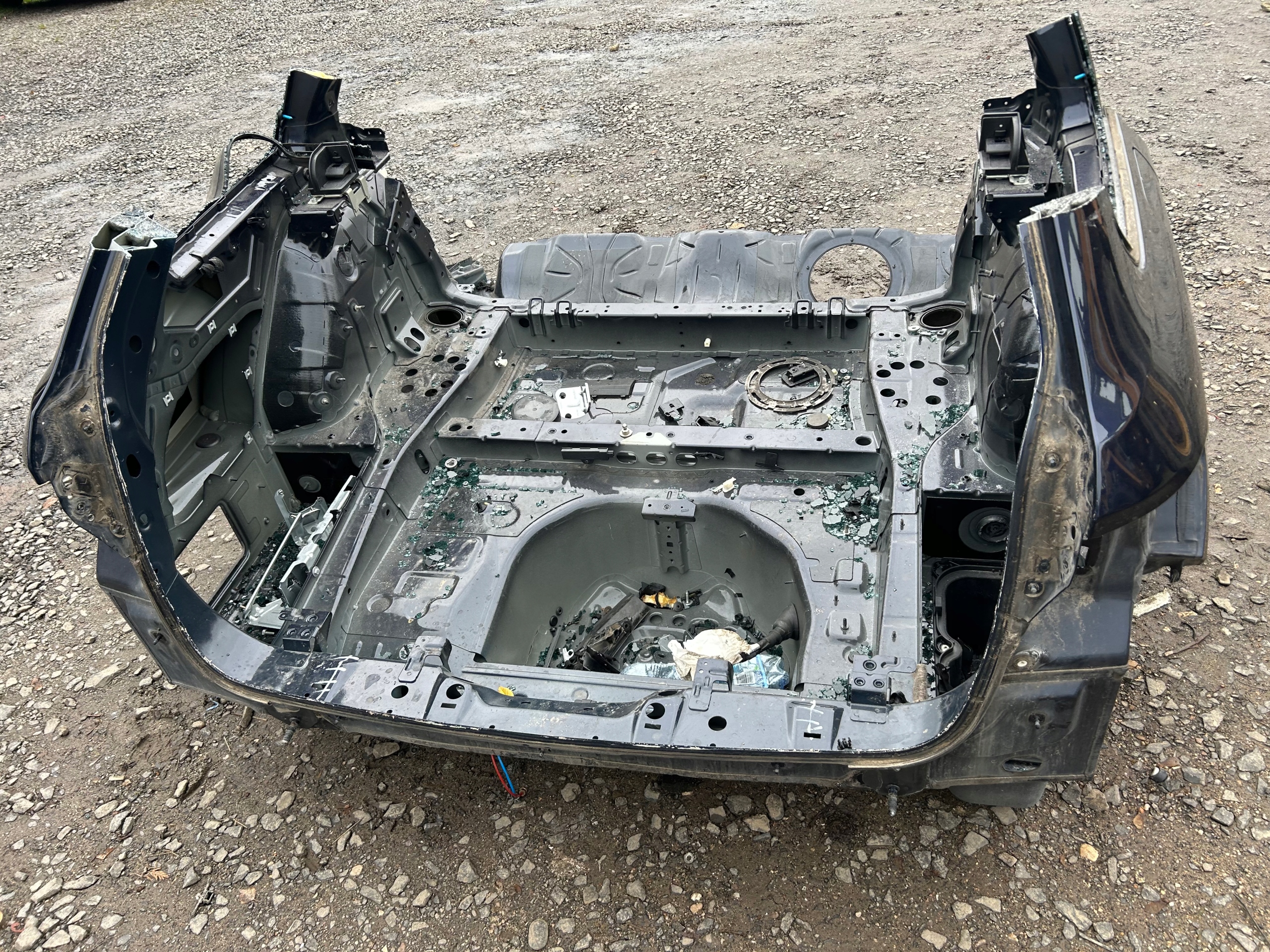 BMW F11 TYLNA ŚCIANA PAS BŁOTNIKI Producent części BMW OE