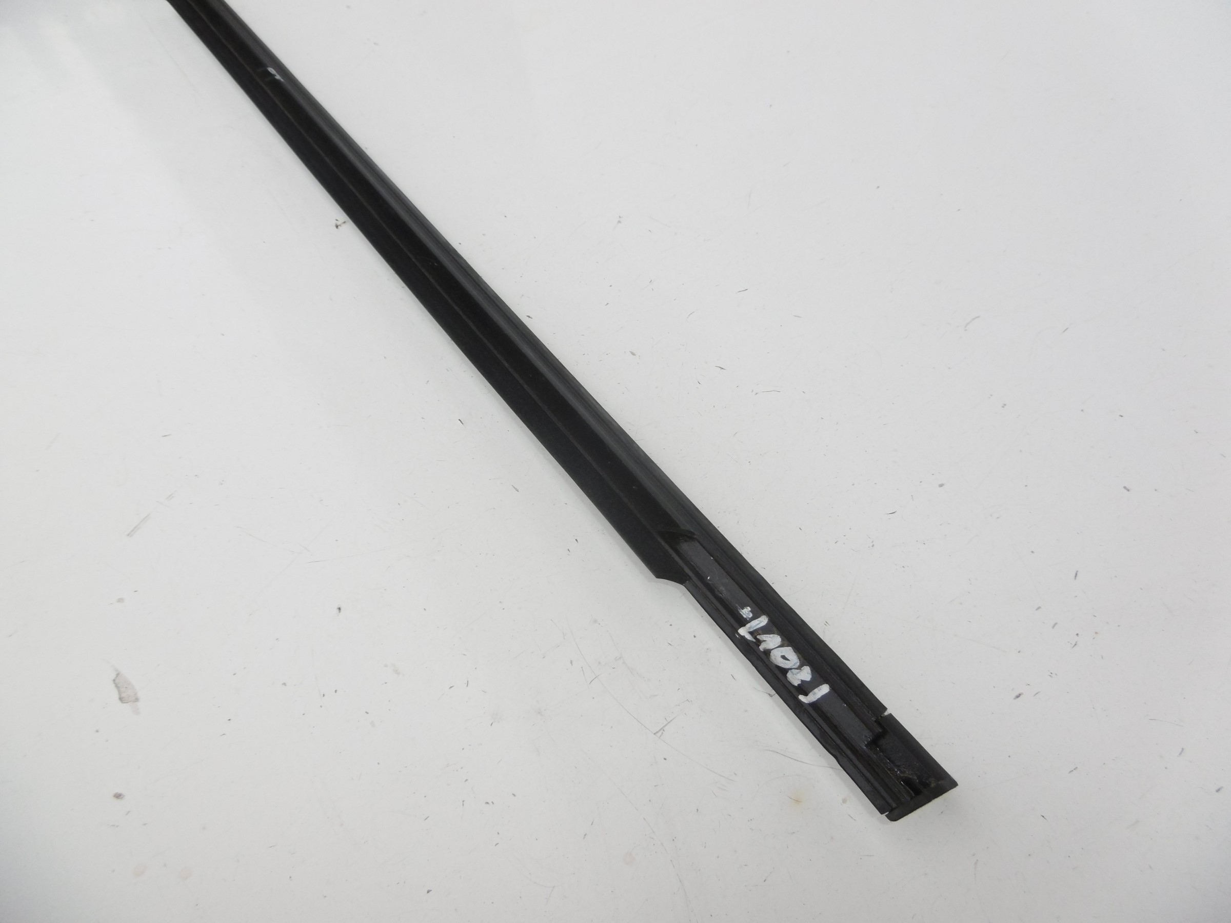 moulding dust door right rear part MERCEDES W166