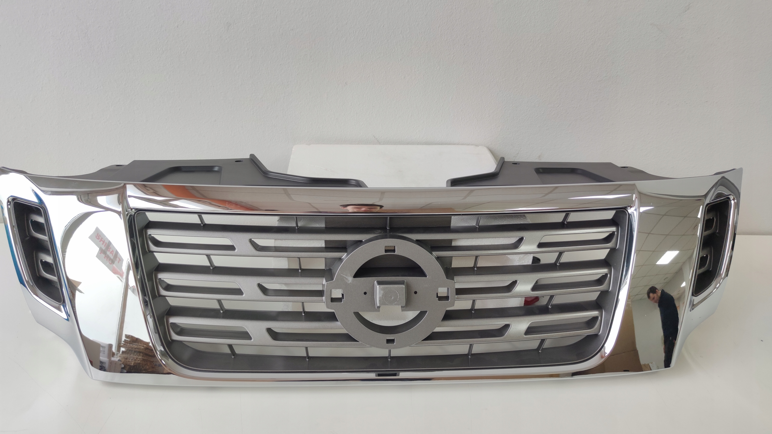 Nissan OE 623104KJ0C grill NOWY ORYGINAŁ
