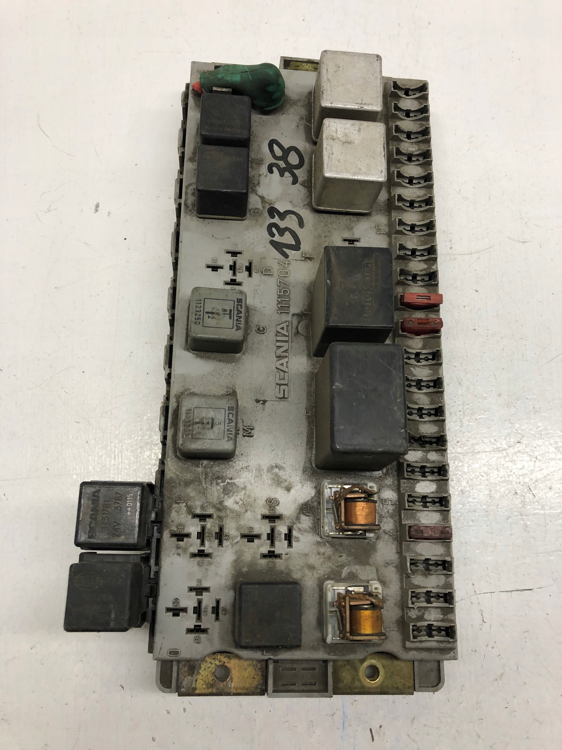 SKRZYNKA BEZPIECZNIKÓW BSI SCANIA 1115704