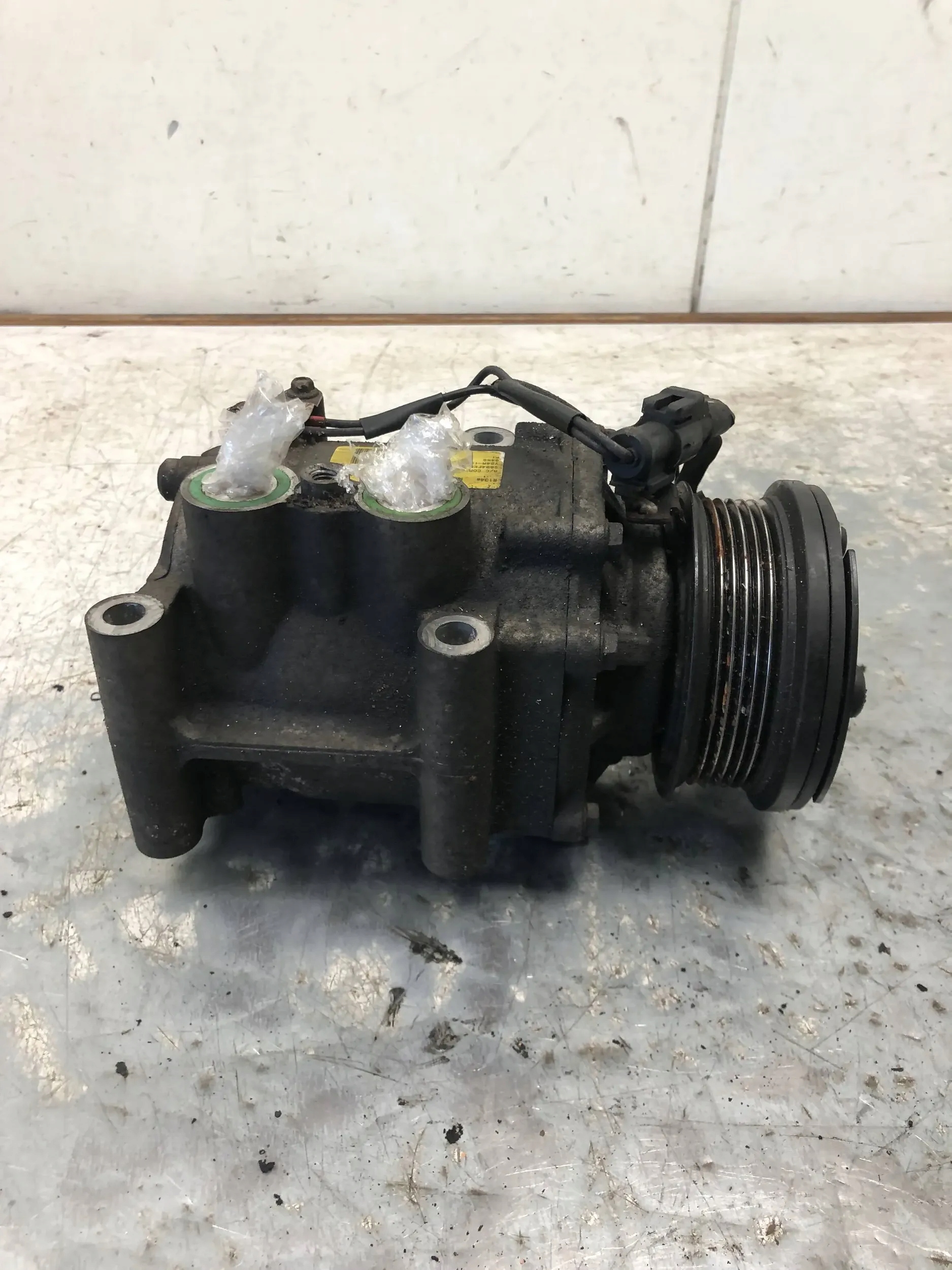 compressor compressor; of the air conditioning FORD FOCUS MK1 YS4H-19D629-AC