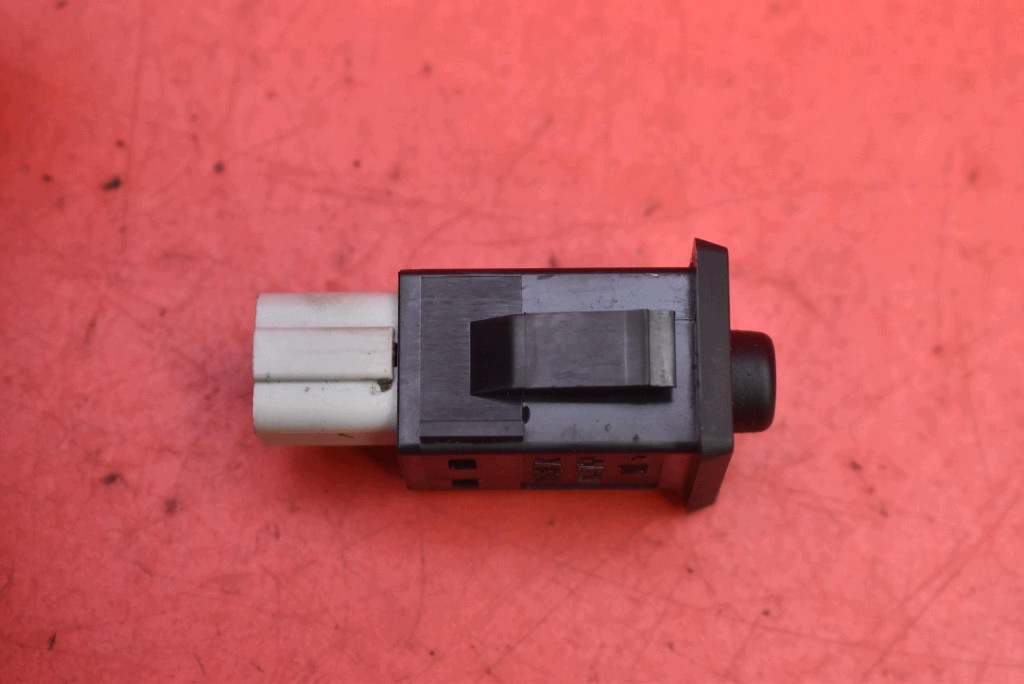 switch button SYSTEMU OSTRZEGANIA PRE CRASH 15A257 LEXUS LS 4 IV LS600H