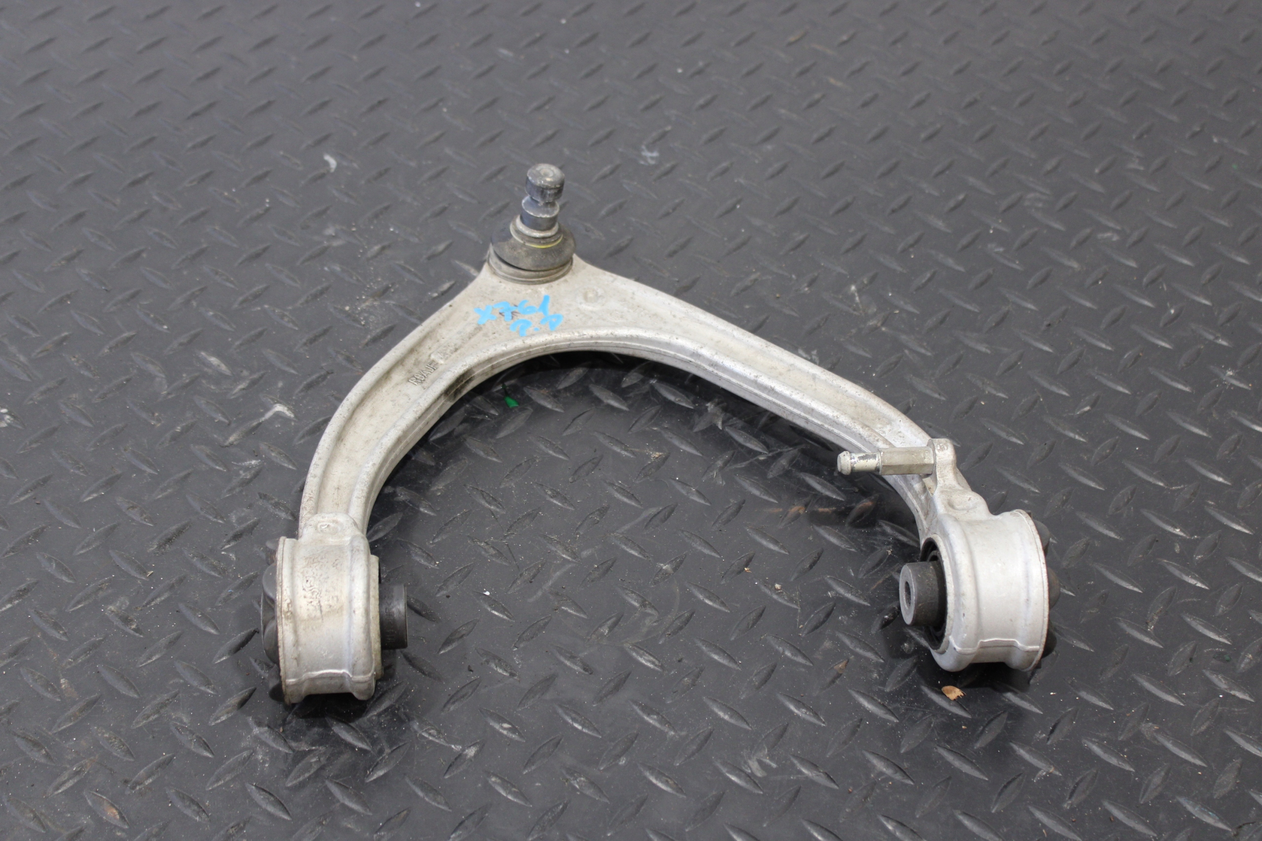 arm right front upper JAGUAR F-PACE X761 HK83-3084