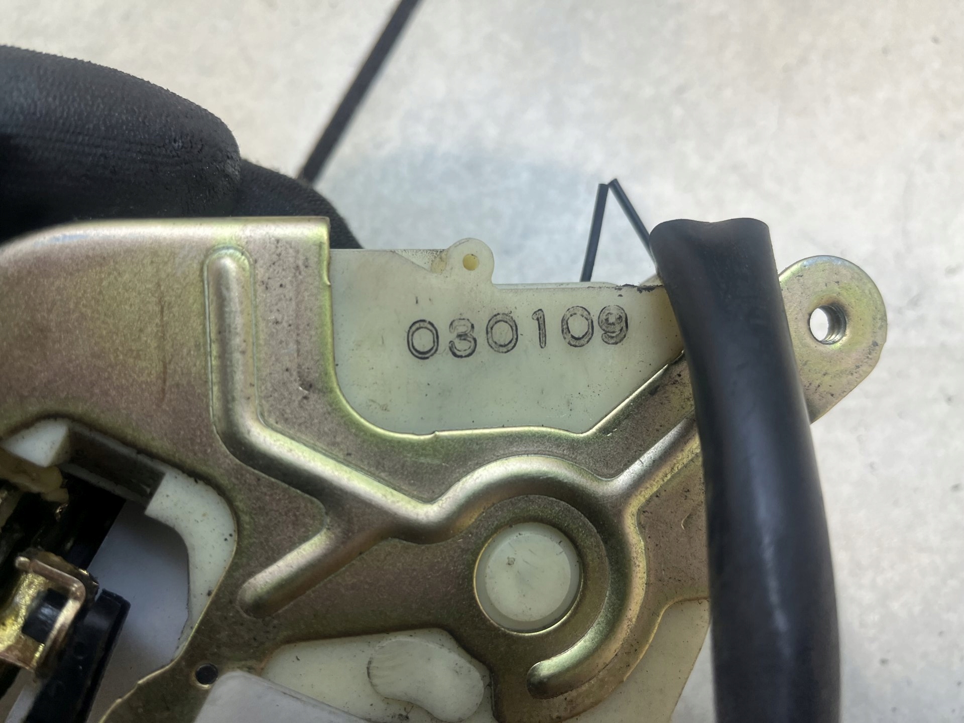 lock door right front 3PIN MAZDA MPV 2.0 D