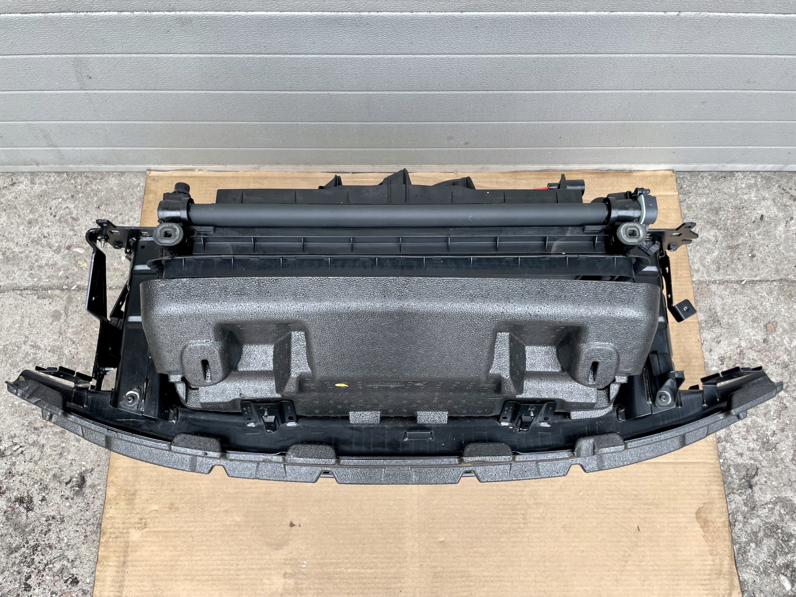 AUDI Q4 E-TRON SLINE NOWY PAS PRZEDNI KOMPLETNY CHŁODNICE WENTYLATOR Producent części Audi OE