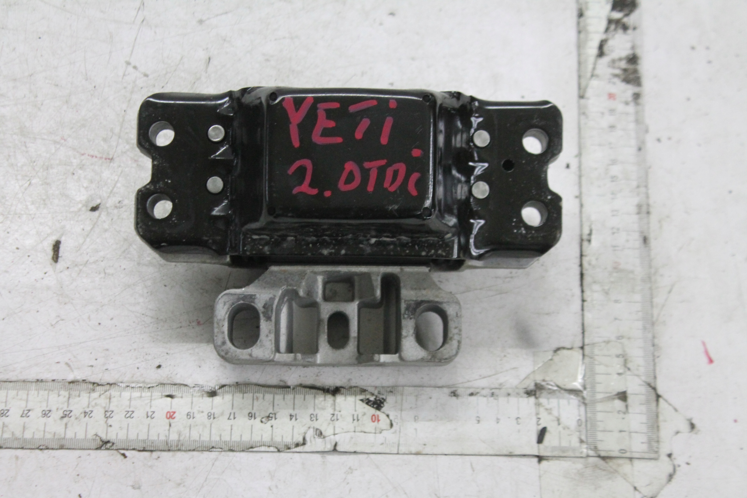 holder engine mount SKODA YETI 2.0 TDI 09-12
