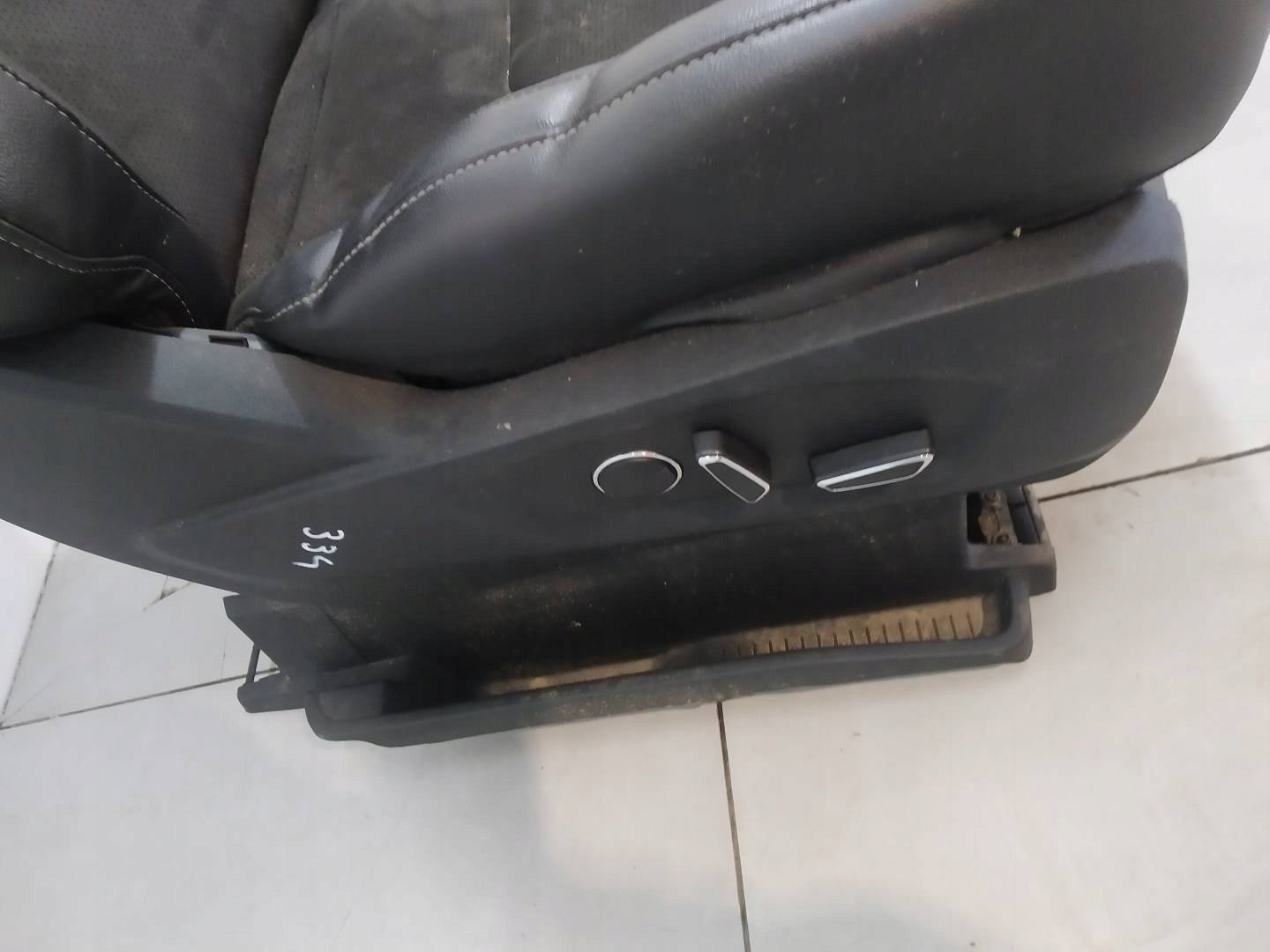 seats right front of the passenger electrical MK2 Ford S-MAX II (2015-2023)
