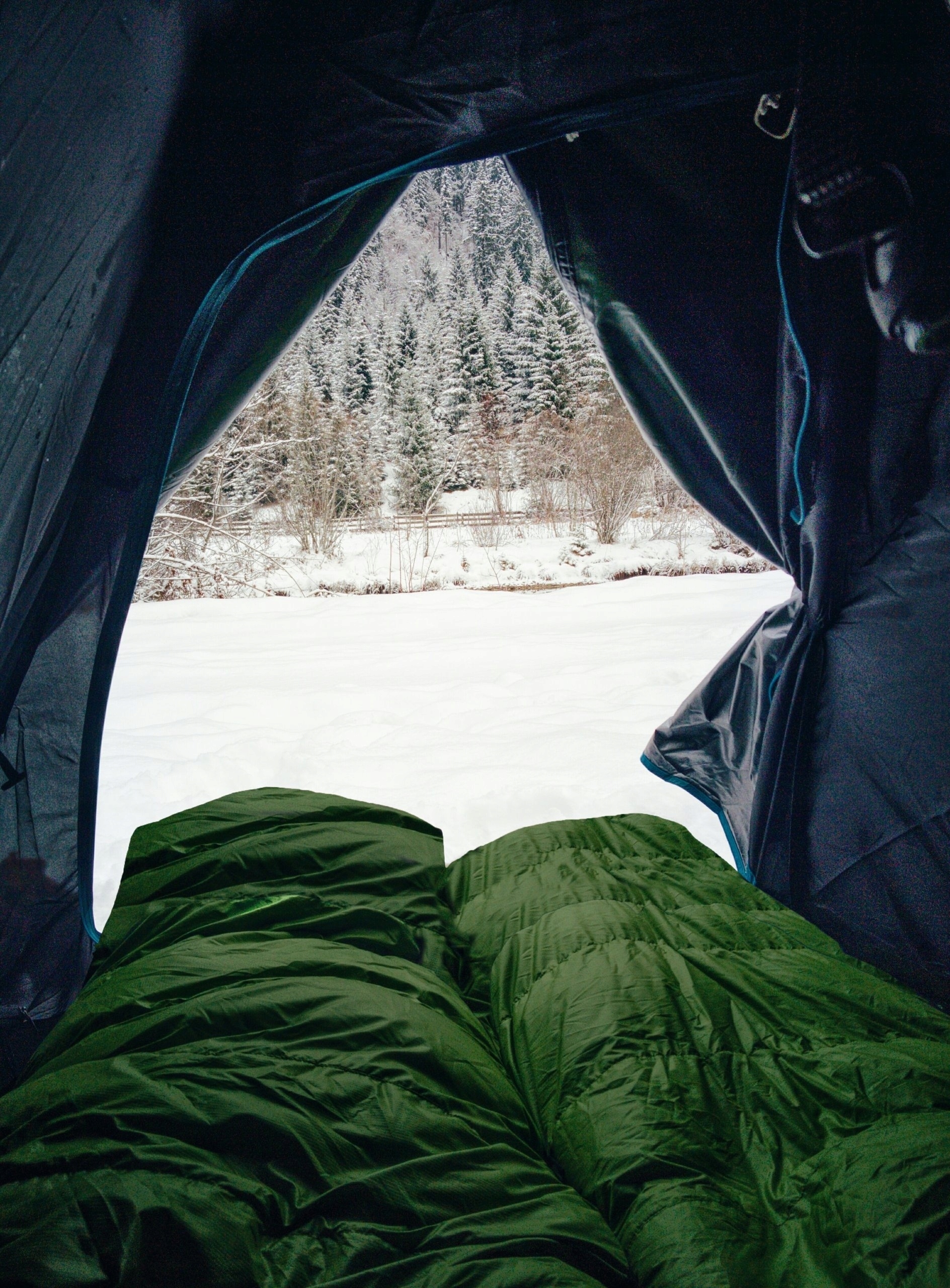 ŚPIWÓR MUMIA TURYSTYCZNY LEKKI CIEPŁY KOŁDRA POKROWIEC 210x75 CM Kolor dominujący odcienie niebieskiego