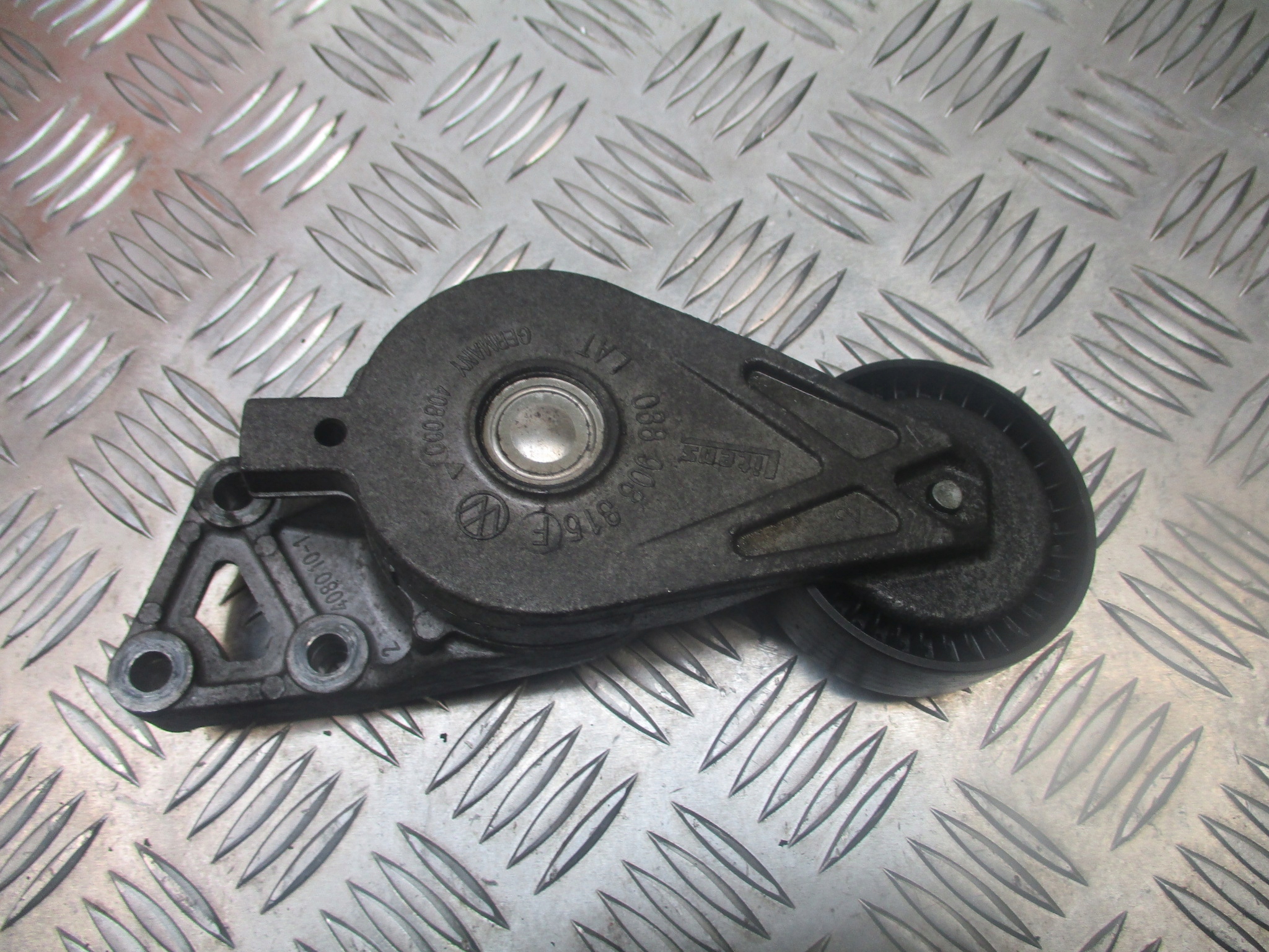 NAPINACZ PASKA VW GOLF IV 1.9 TDI 038908315 Typ samochodu Samochody osobowe