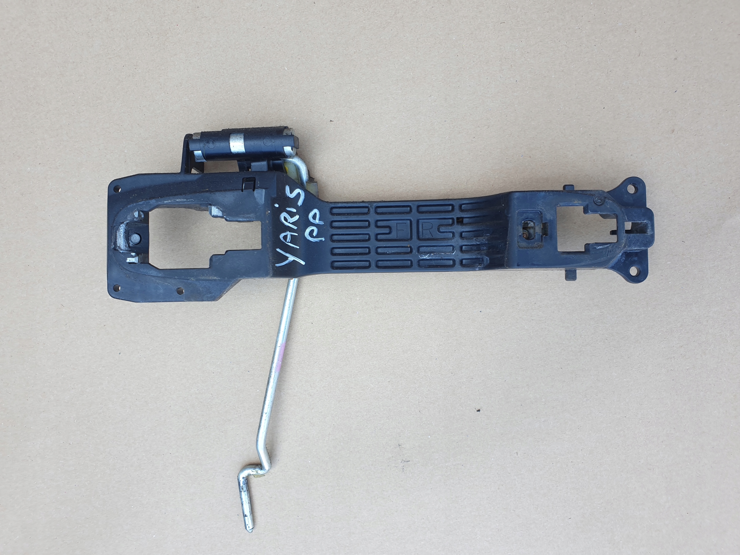 holder handles console right front TOYOTA YARIS II OE EU