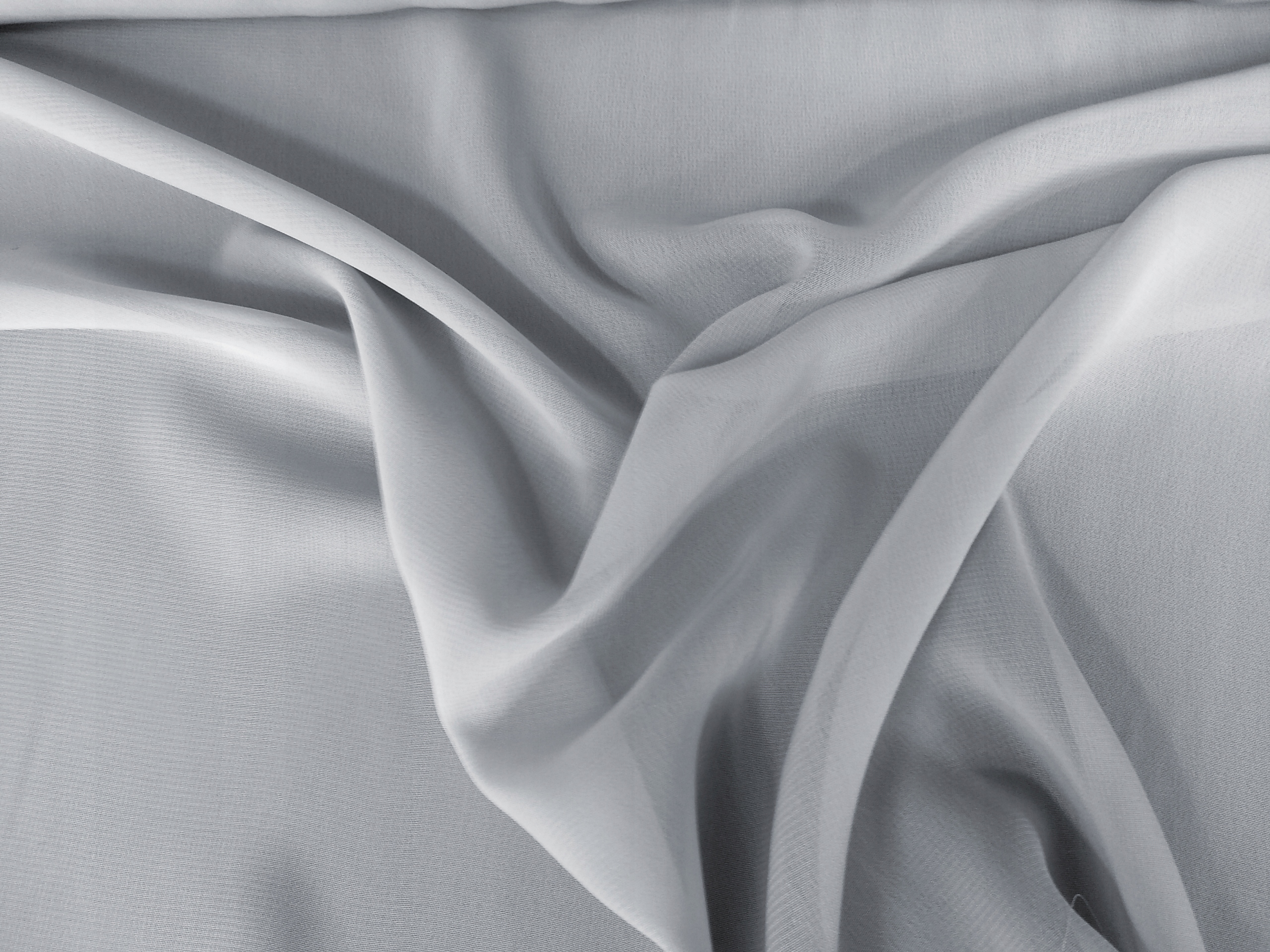šifon světle šedý, hladký, tenká tkanina 10 m