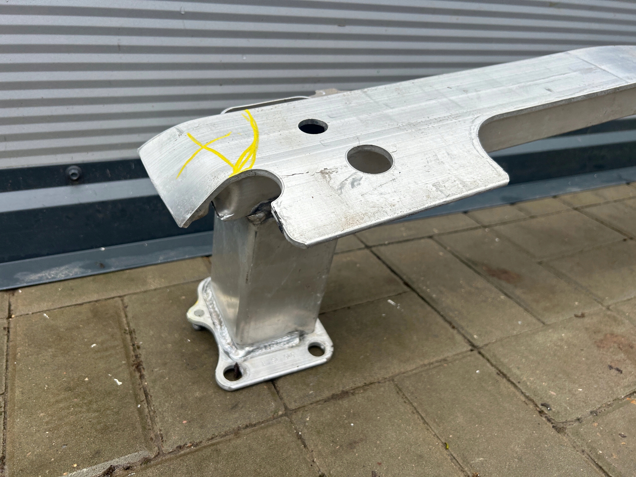 Opel Mokka B Peugeot 2008 Citroen C4 sider front below bumper