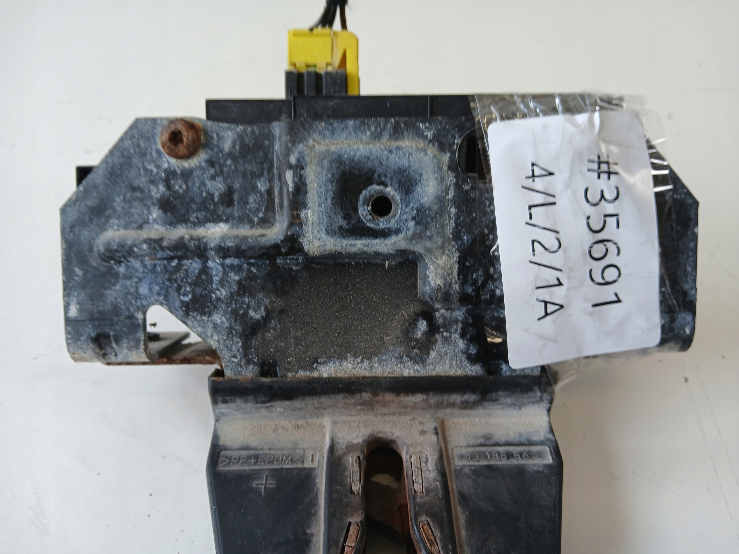 OPEL VECTRA C KOMBI lock bonnet boot 13185566