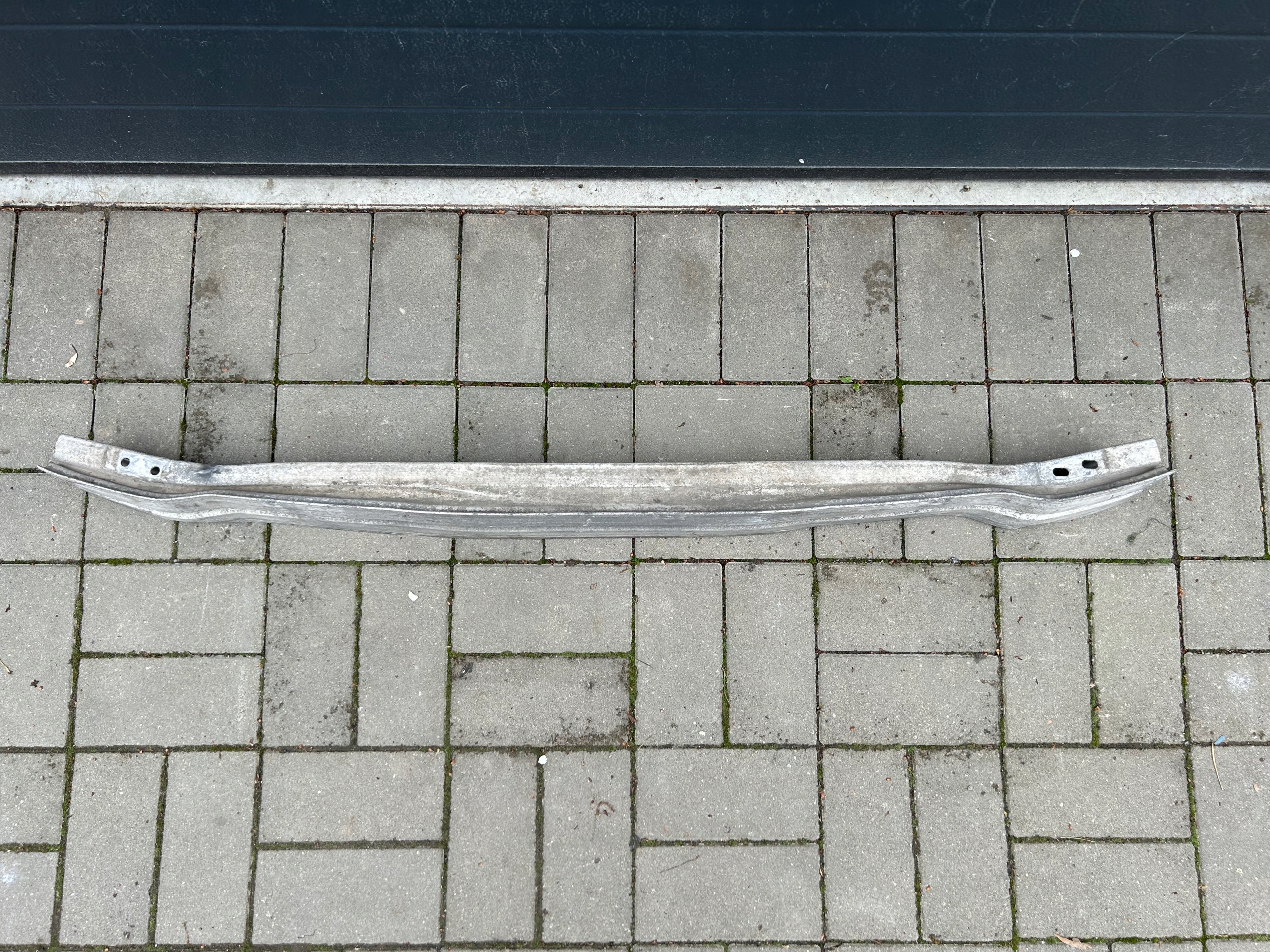 Audi Q5 8R sider pillar of a bumper front