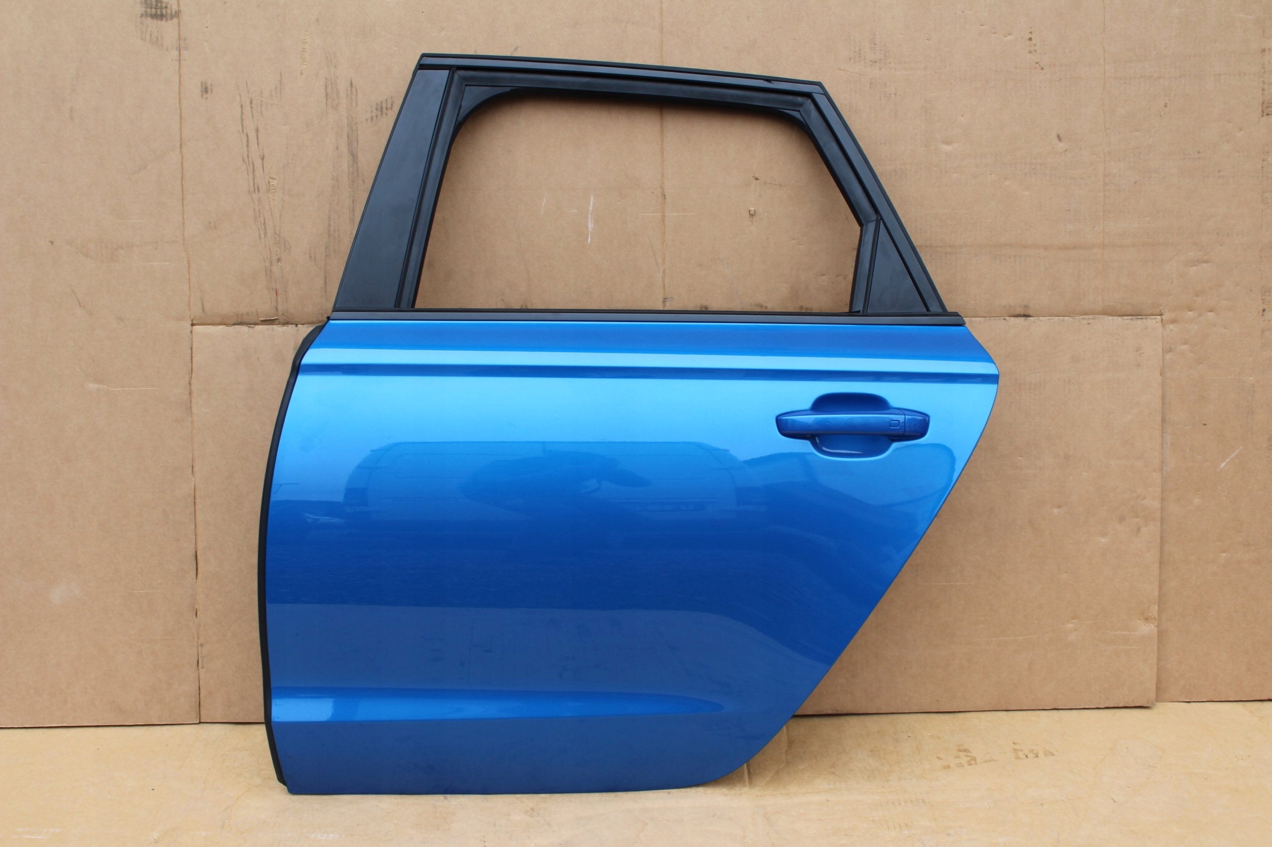 AUDI S6 A6 LIFT KOMBI AVANT DRZWI LEWE TYŁ