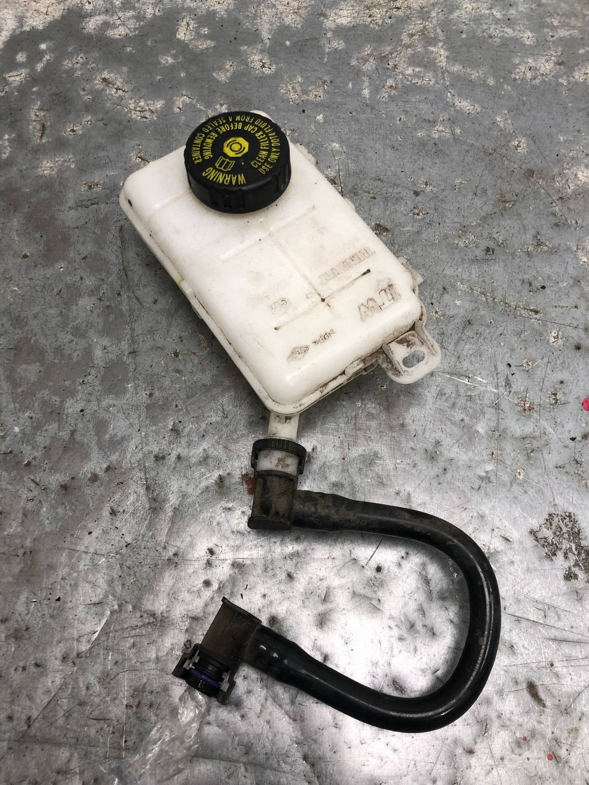 Behälter des Gasses Brems- RENAULT TRAFIC III 460910738R