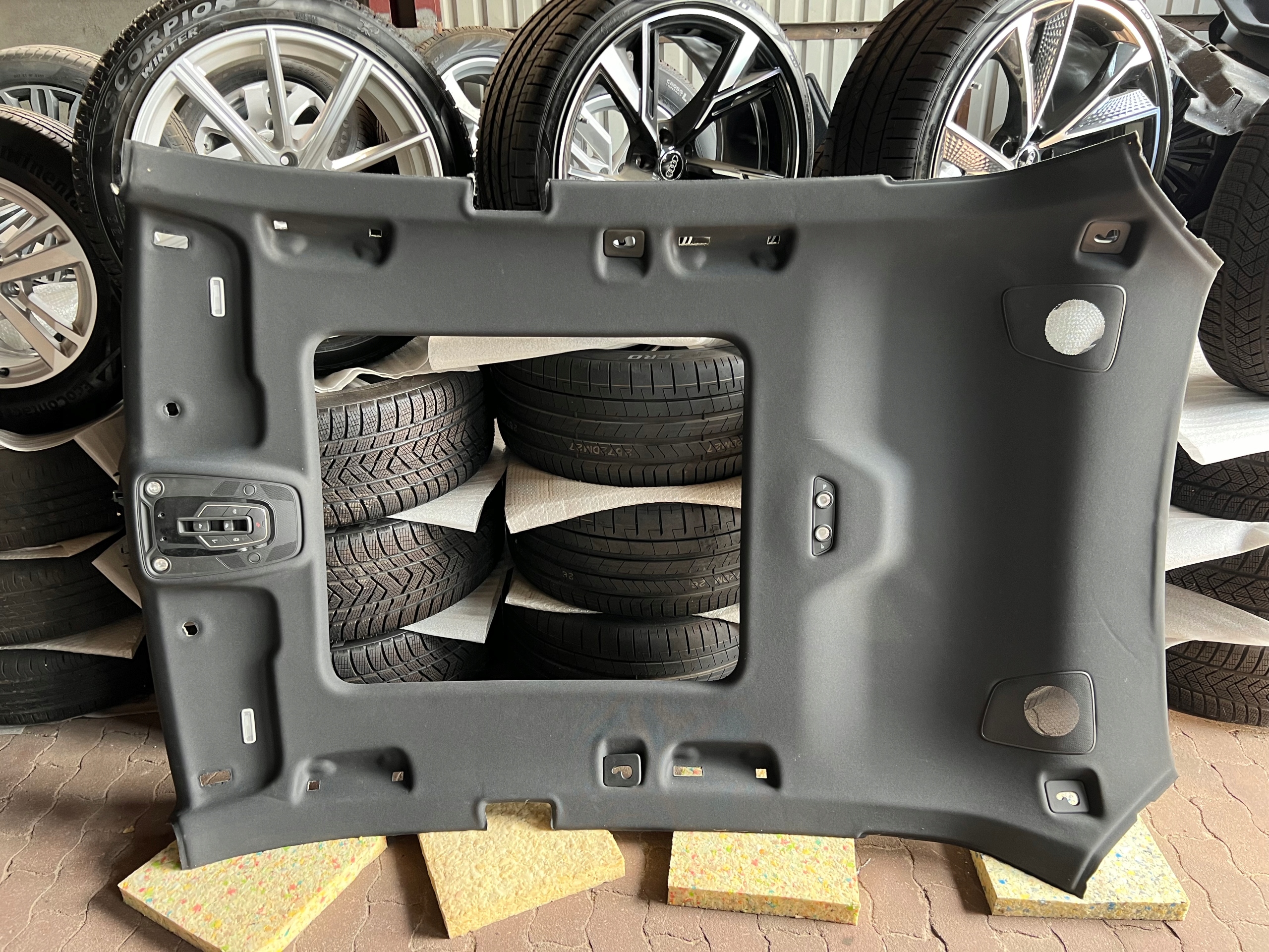 AUDI Q8 SQ8 RSQ8 4M8 PODSUFITKA CZARNA MATERIAŁOWA POD BANG OLUFSEN PREMIUM