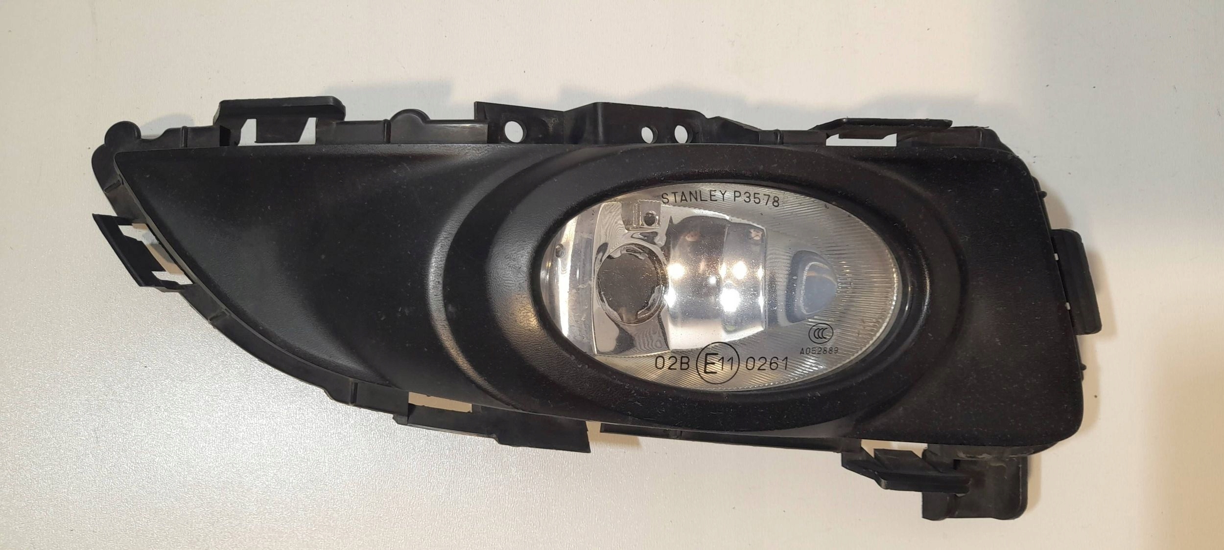 Mazda 3 BK fog light right frame P3578R (R479)