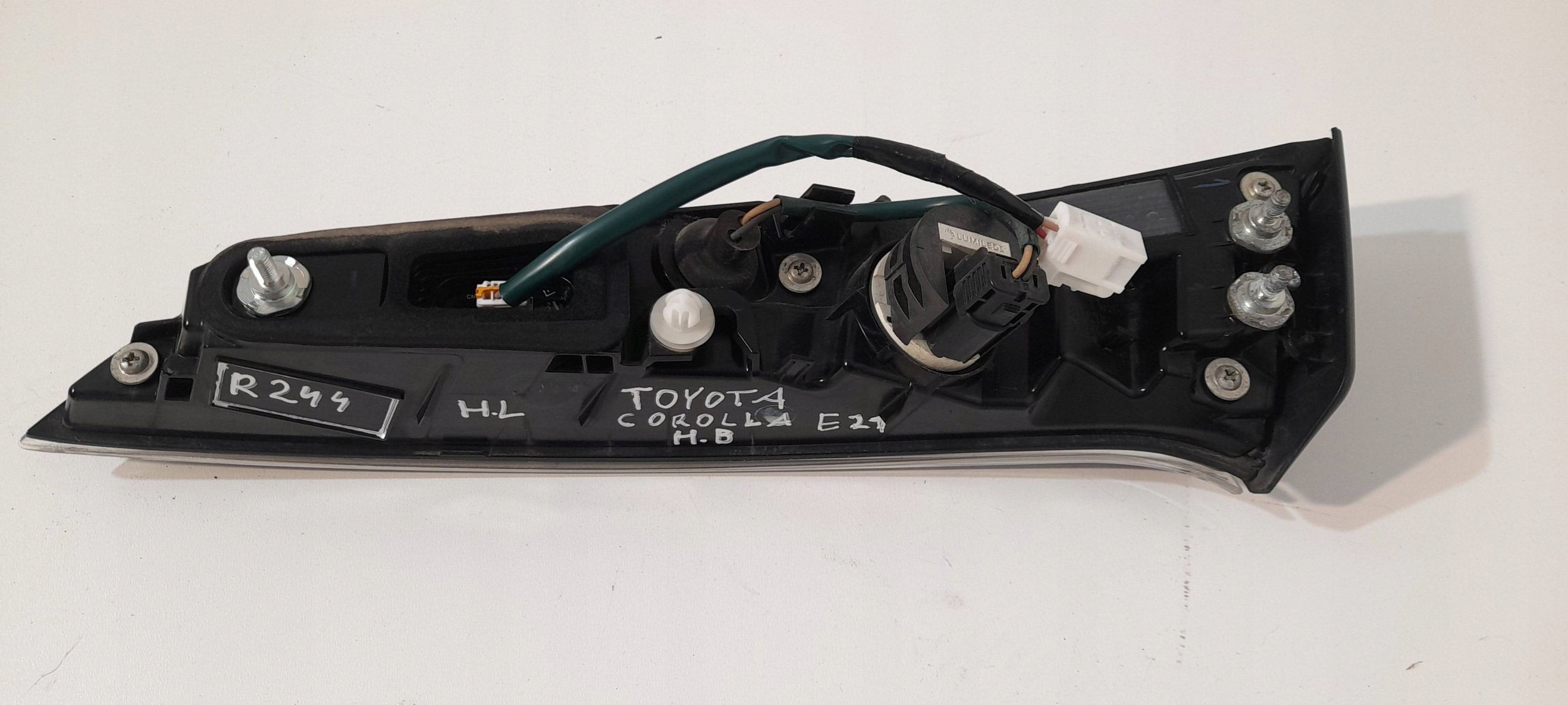 Toyota Corolla E210 E21 light rear left to the bonnet hatchback 02423 (R244)