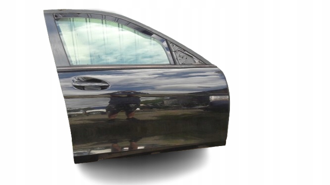 MERCEDES W204 dveře pravý předek 197