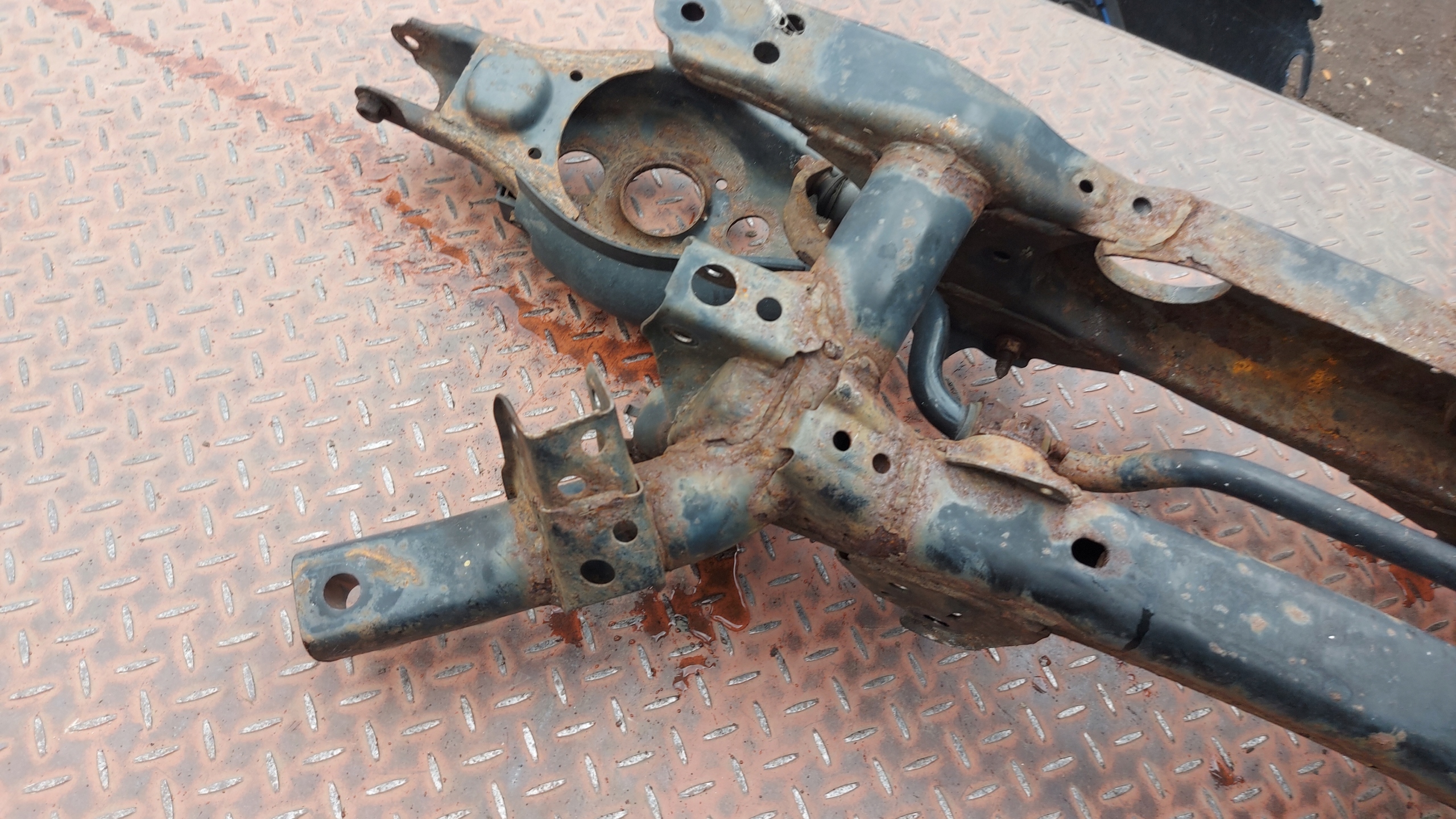 sider axle beam subframe axle beam rear part rear. LEXUS IS220 05