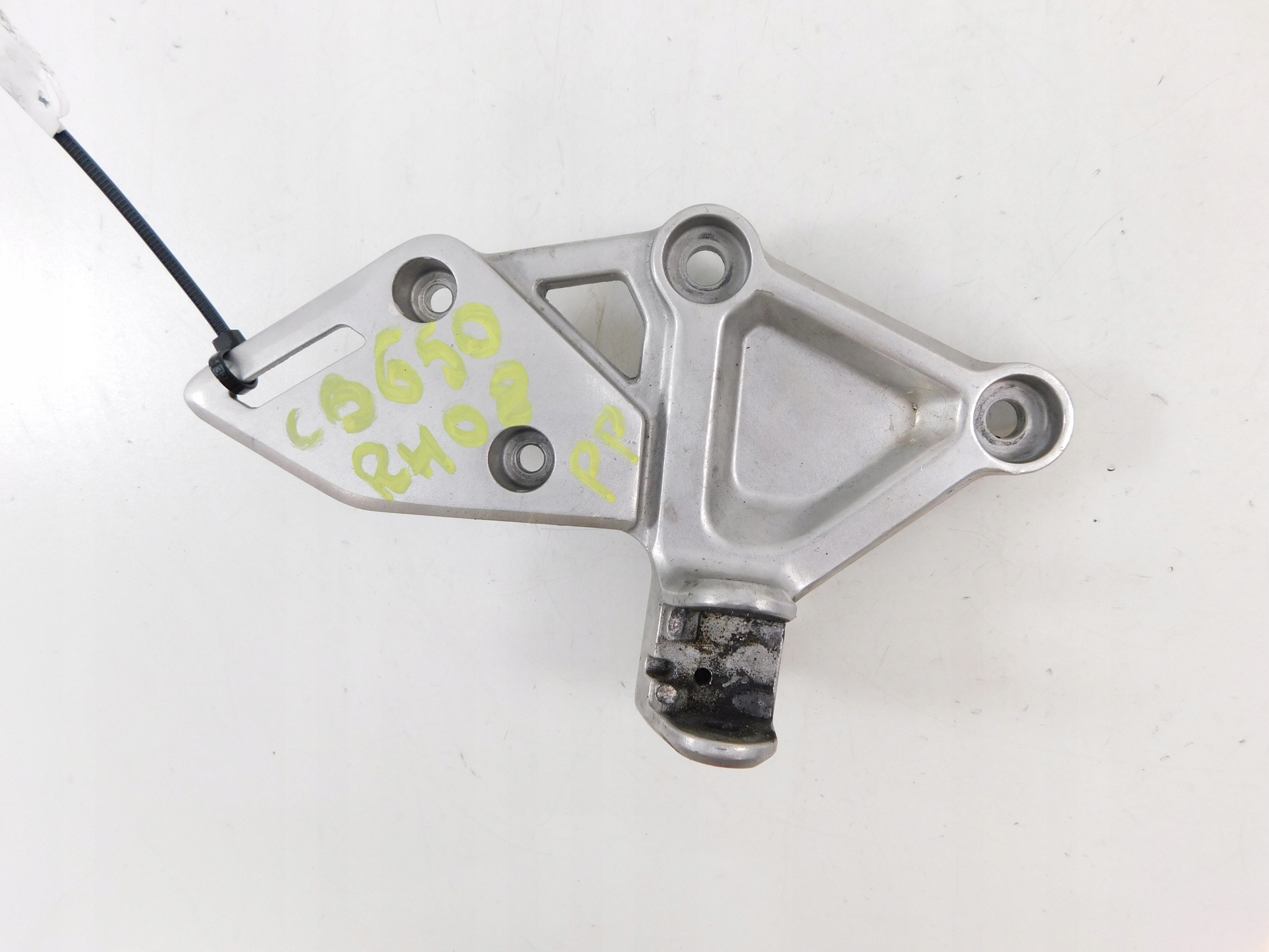 80151-MKN-D500 - HONDA CB650 RH08 КОМПЛЕКТ ВОДІЯ ПРАВИЙ