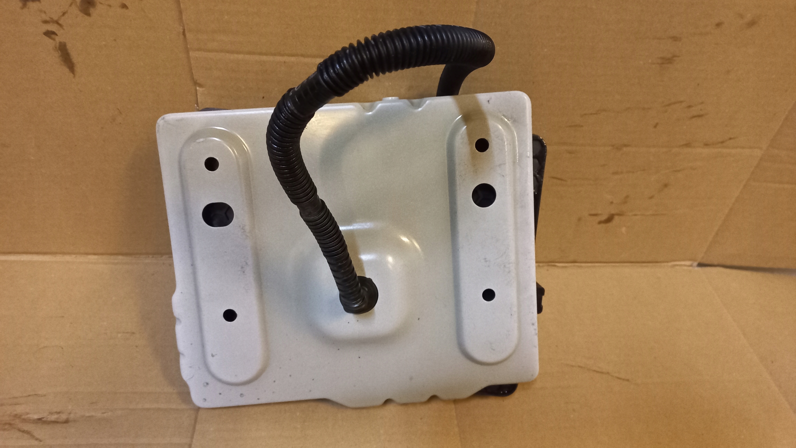 Podstawa pod akumulator Dacia Spring Producent części Dacia OE