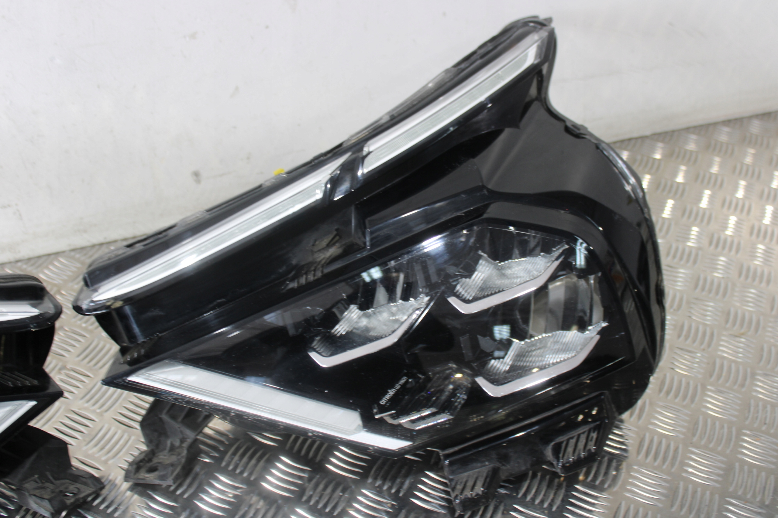 light lights front LED CITROEN C4 III 3 9830649280 9830649480