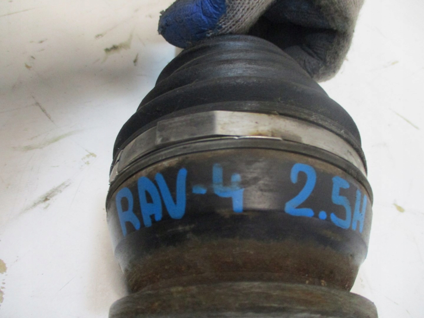 semi-axis front TOYOTA RAV 4 2,5i 16R HYB left