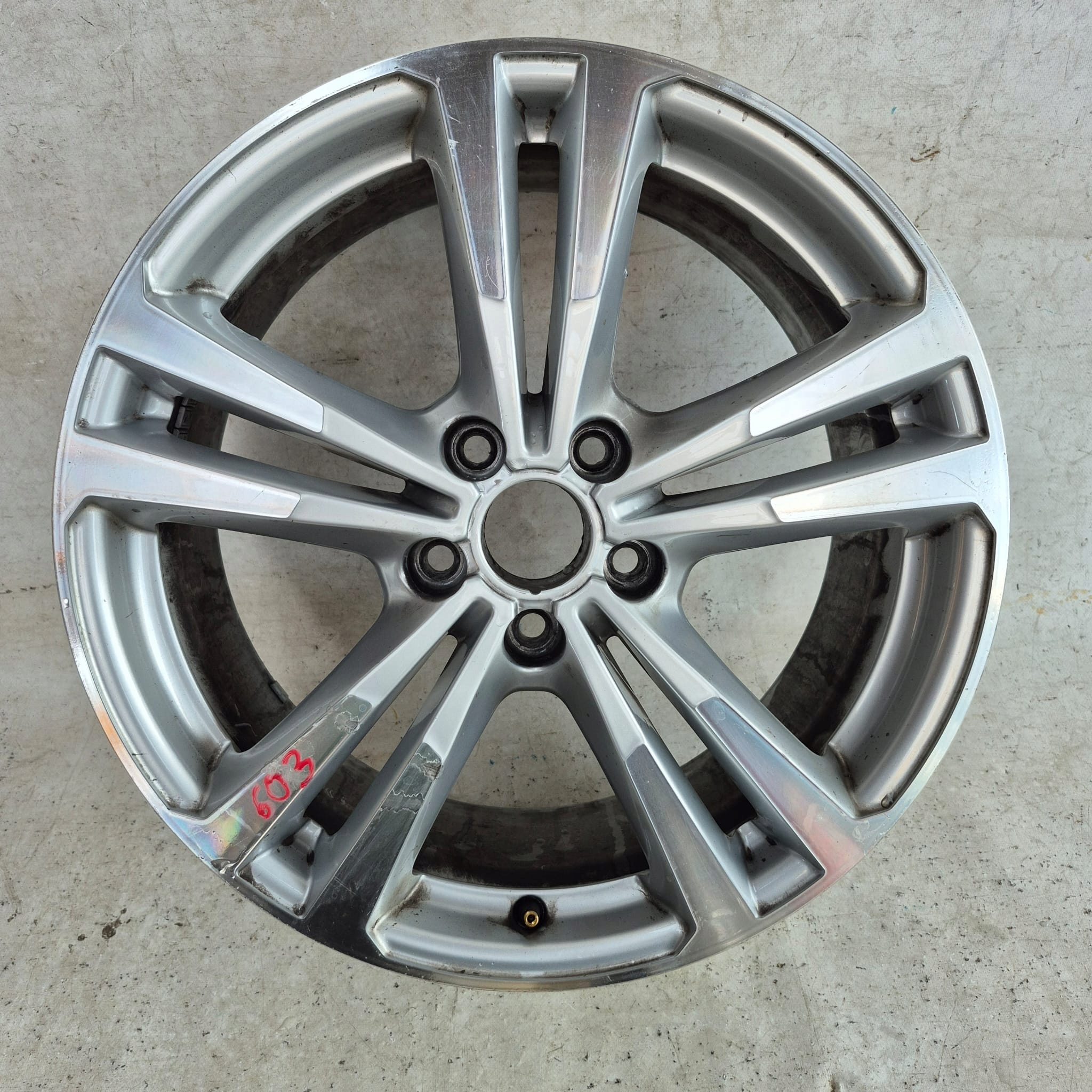 AUDI A3 8V disk hliníkový 18" 8V0601025