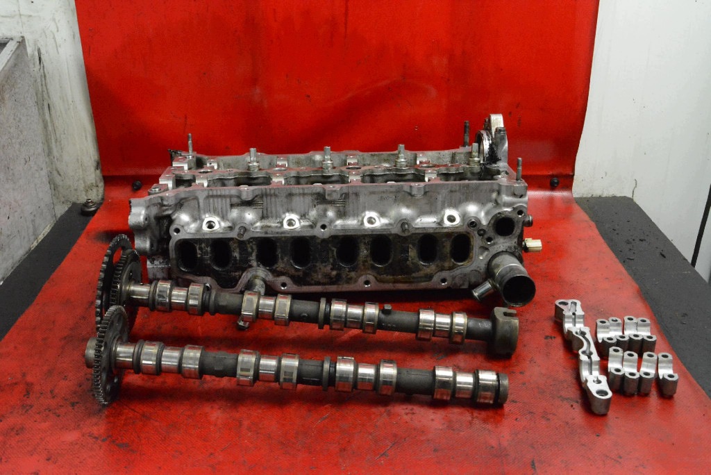 TESTATA Motore TOYOTA AURIS 1 e 2.0 D-4D 126 KM 06-09